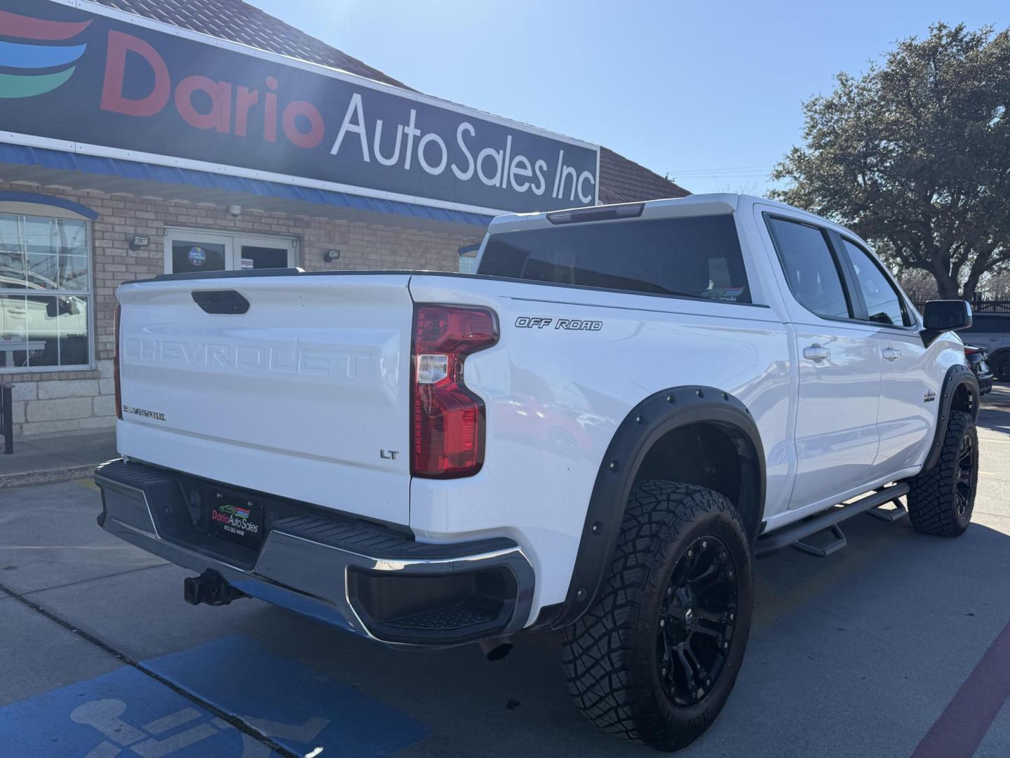 2020 White Chevrolet Silverado 1500 (3GCPWCEK9LG) with an 2.7L L4 DOHC 16V TURBO engine, located at 2401 E Main St., Grand Prairie, TX, 75050, (972) 262-4440, 32.748981, -96.969643 - Photo#8