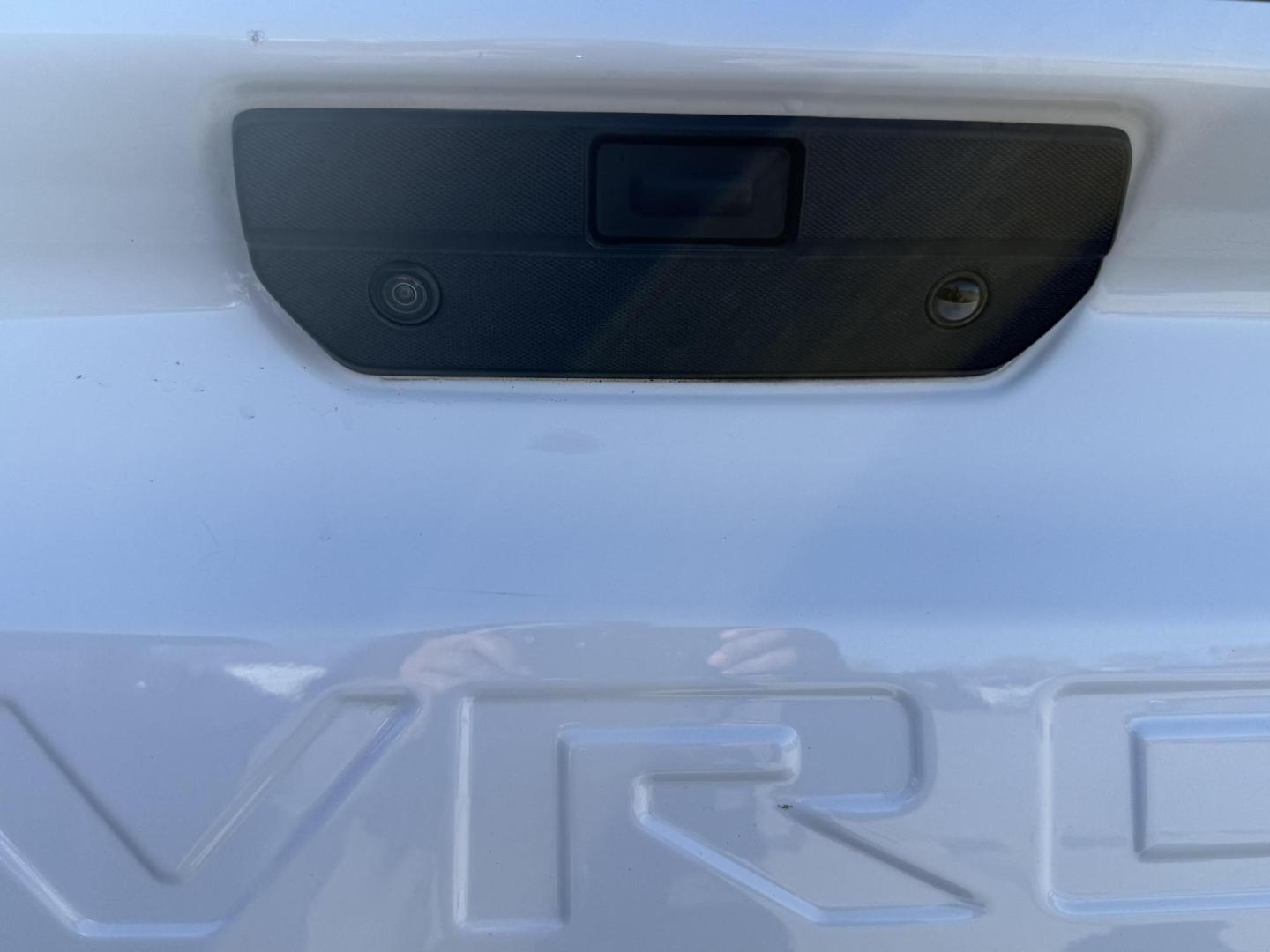 2020 White Chevrolet Silverado 1500 (3GCPWCEK9LG) with an 2.7L L4 DOHC 16V TURBO engine, located at 2401 E Main St., Grand Prairie, TX, 75050, (972) 262-4440, 32.748981, -96.969643 - Photo#10