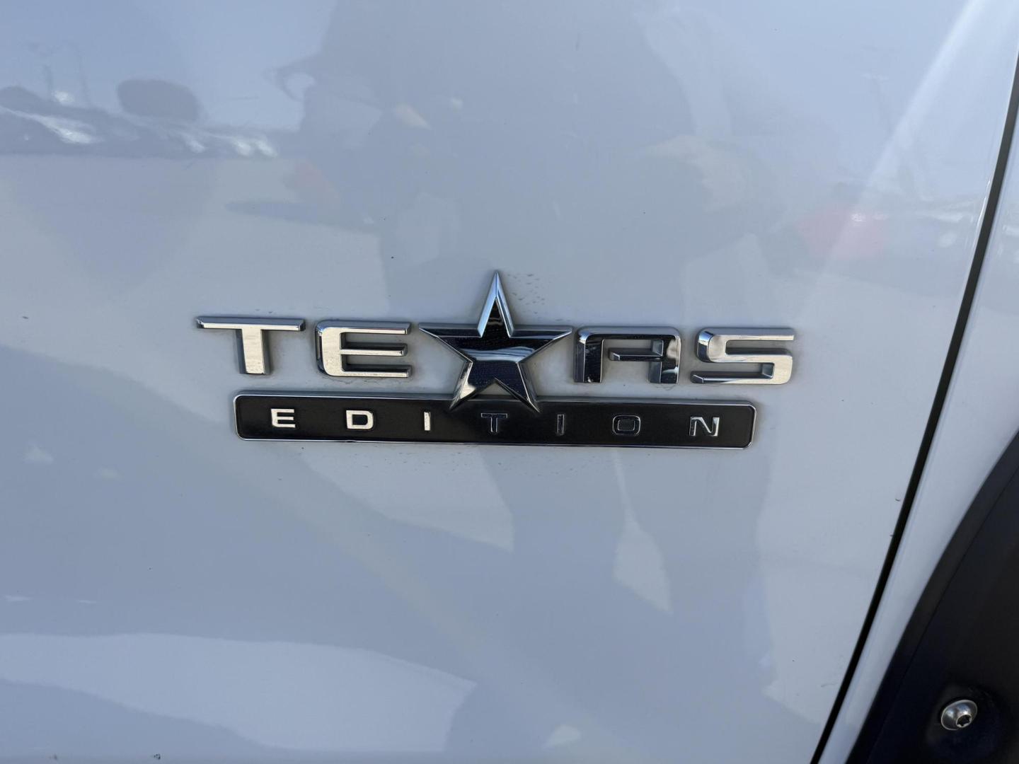 2020 White Chevrolet Silverado 1500 (3GCPWCEK9LG) with an 2.7L L4 DOHC 16V TURBO engine, located at 2401 E Main St., Grand Prairie, TX, 75050, (972) 262-4440, 32.748981, -96.969643 - Photo#12