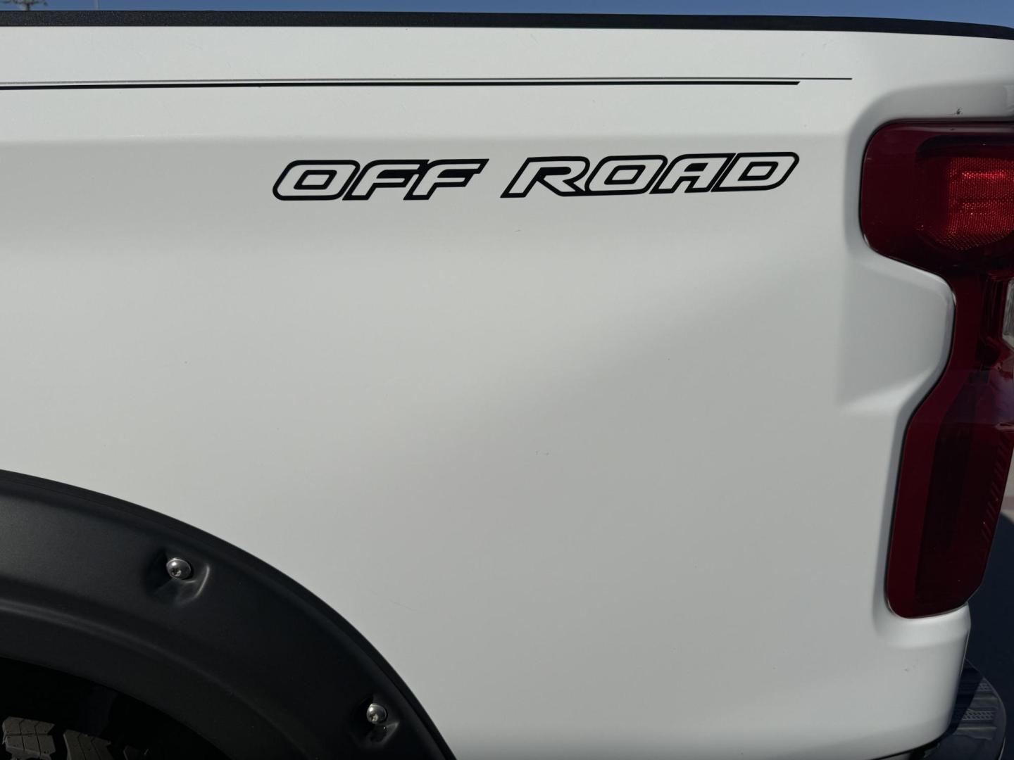 2020 White Chevrolet Silverado 1500 (3GCPWCEK9LG) with an 2.7L L4 DOHC 16V TURBO engine, located at 2401 E Main St., Grand Prairie, TX, 75050, (972) 262-4440, 32.748981, -96.969643 - Photo#15