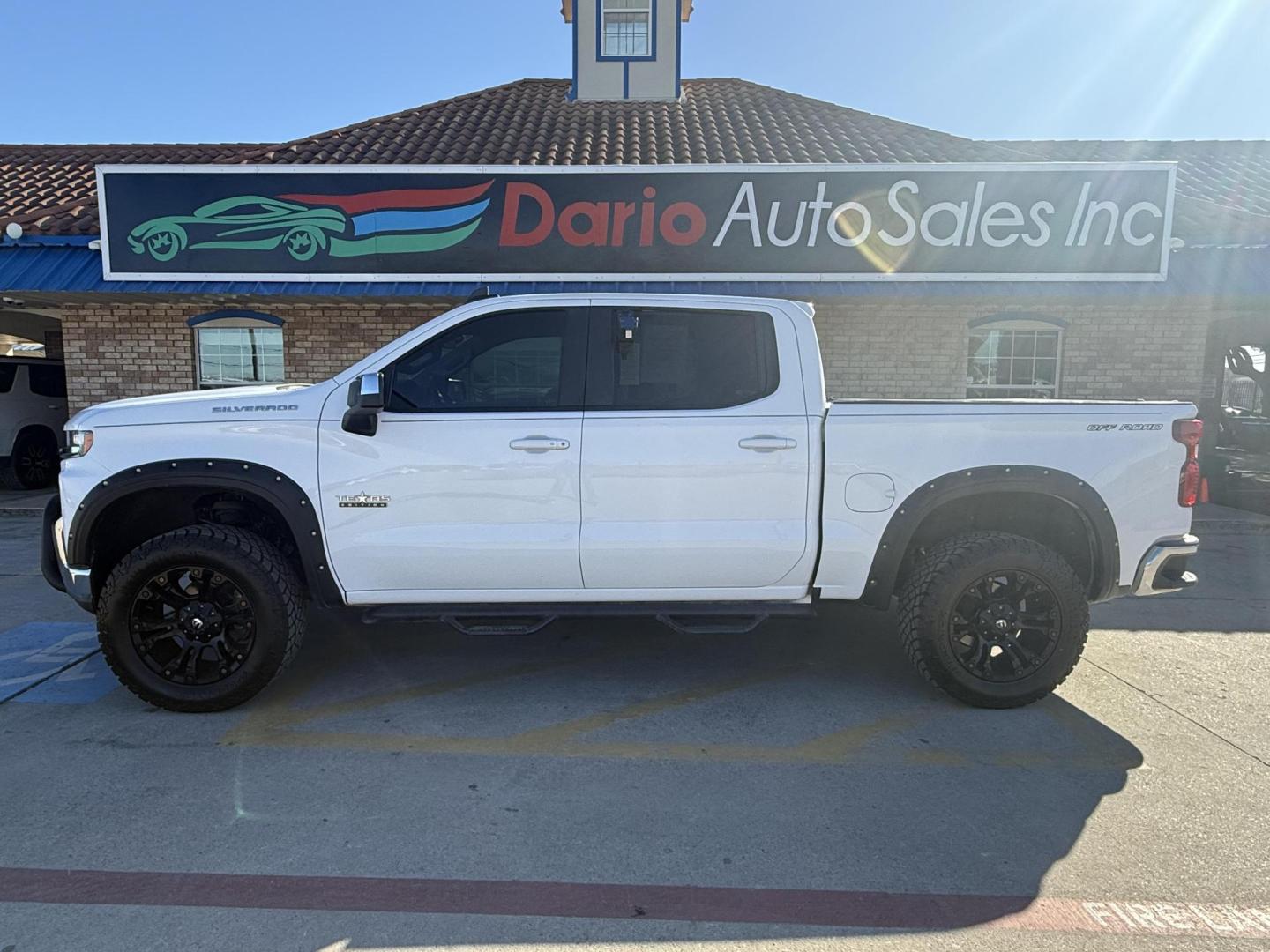 2020 White Chevrolet Silverado 1500 (3GCPWCEK9LG) with an 2.7L L4 DOHC 16V TURBO engine, located at 2401 E Main St., Grand Prairie, TX, 75050, (972) 262-4440, 32.748981, -96.969643 - Photo#16
