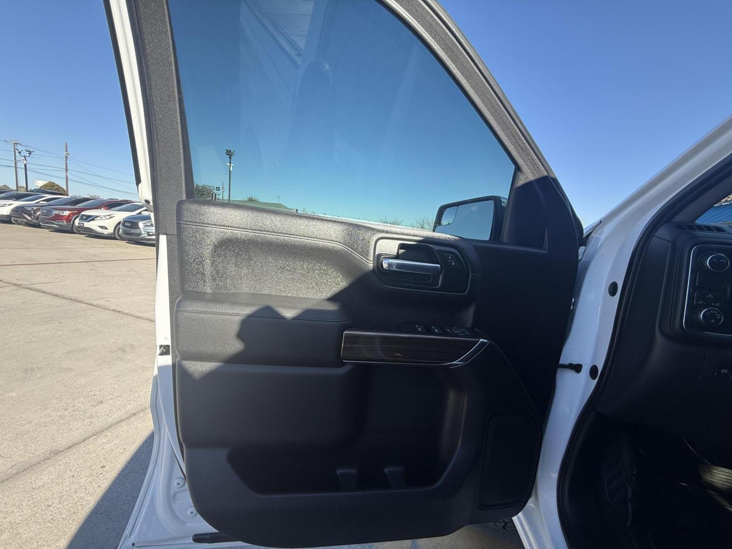 2020 White Chevrolet Silverado 1500 (3GCPWCEK9LG) with an 2.7L L4 DOHC 16V TURBO engine, located at 2401 E Main St., Grand Prairie, TX, 75050, (972) 262-4440, 32.748981, -96.969643 - Photo#18