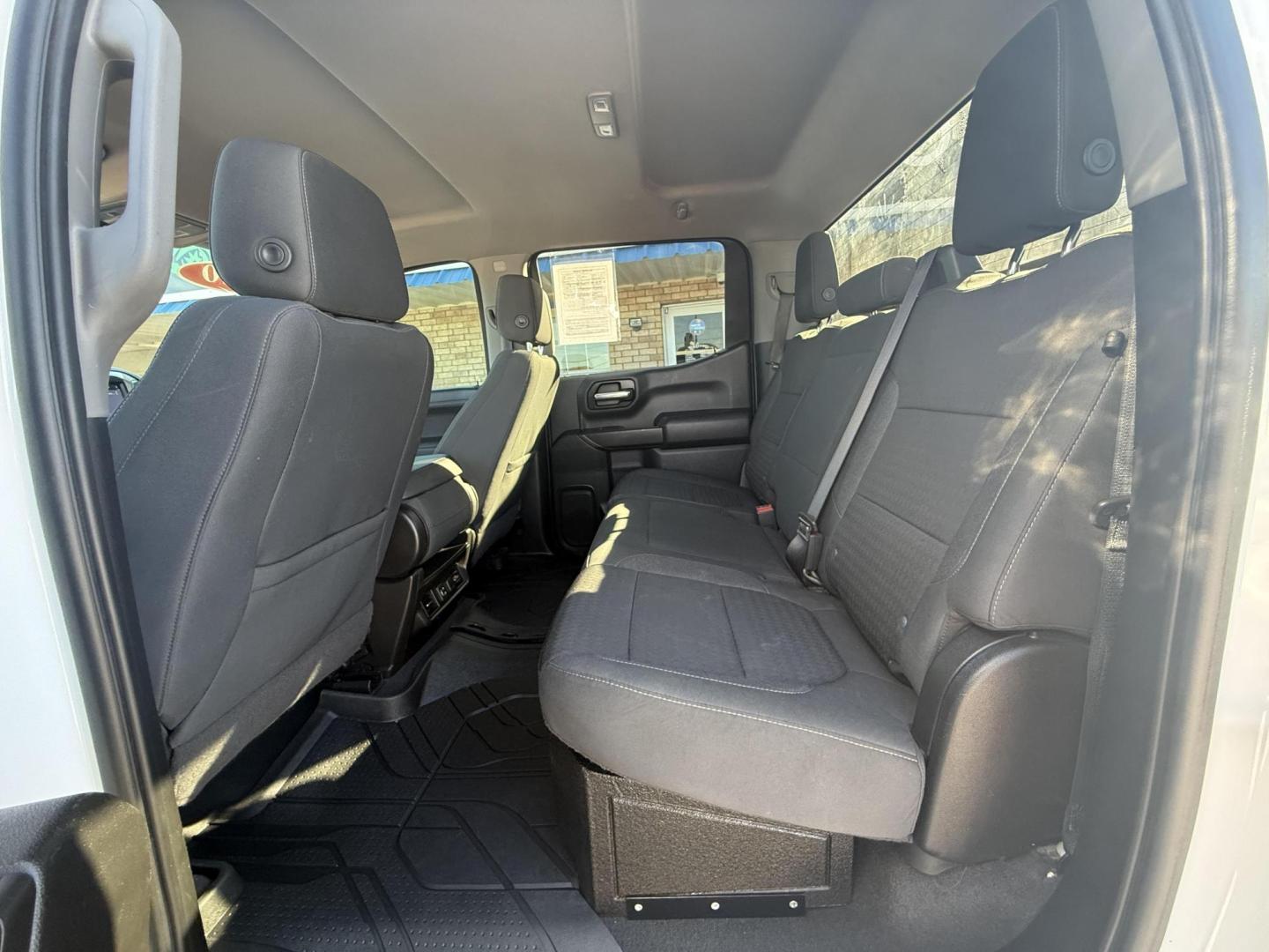 2020 White Chevrolet Silverado 1500 (3GCPWCEK9LG) with an 2.7L L4 DOHC 16V TURBO engine, located at 2401 E Main St., Grand Prairie, TX, 75050, (972) 262-4440, 32.748981, -96.969643 - Photo#20