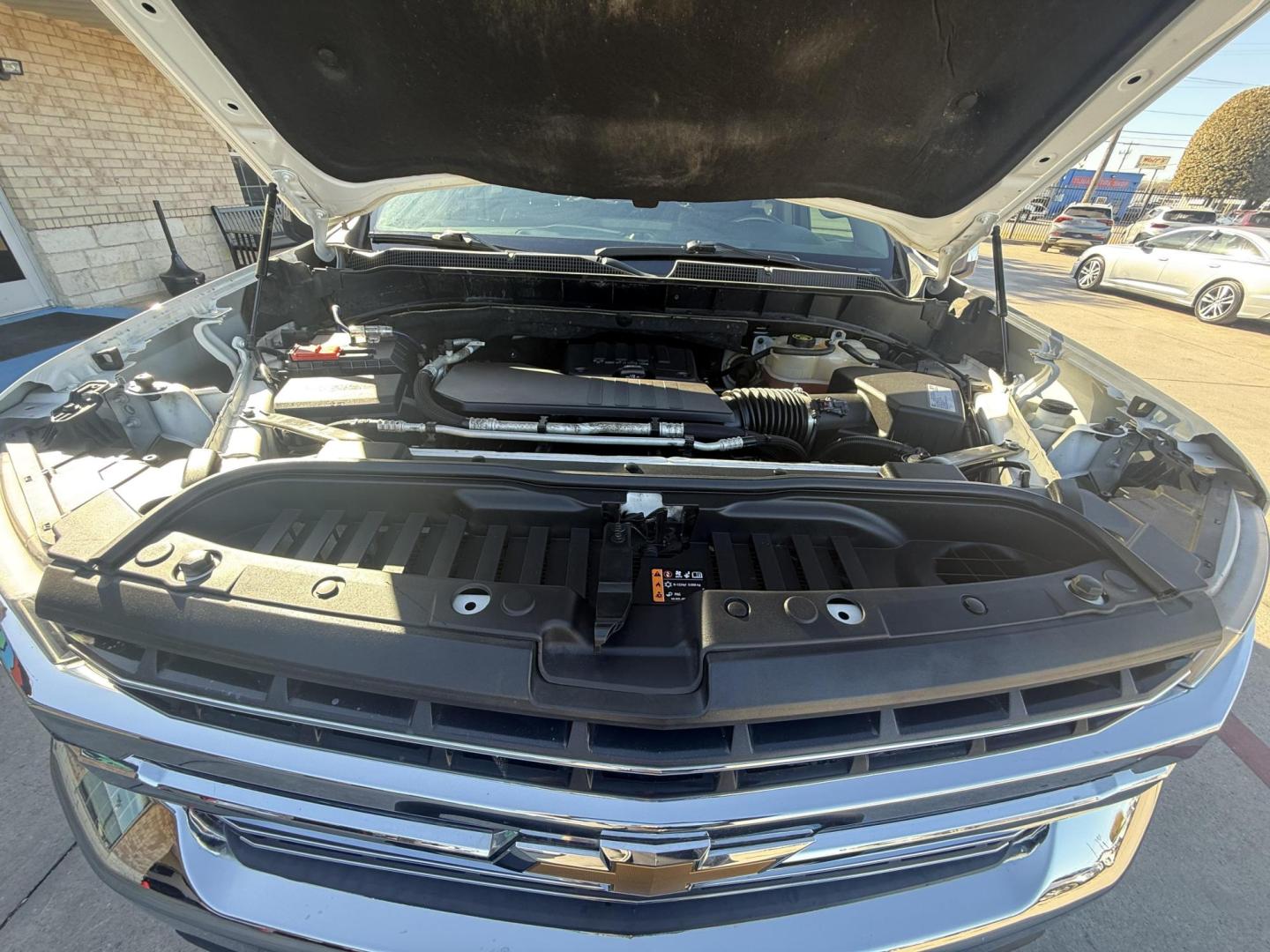 2020 White Chevrolet Silverado 1500 (3GCPWCEK9LG) with an 2.7L L4 DOHC 16V TURBO engine, located at 2401 E Main St., Grand Prairie, TX, 75050, (972) 262-4440, 32.748981, -96.969643 - Photo#28