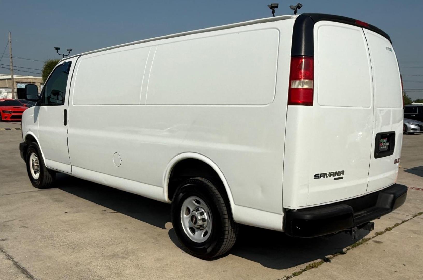 2014 WHITE GMC Savana G2500 Extended Cargo (1GTW7GCA7E1) with an 4.8L V8 OHV 16V FFV engine, 6-Speed Automatic transmission, located at 2401 E Main St., Grand Prairie, TX, 75050, (972) 262-4440, 32.748981, -96.969643 - Photo#6