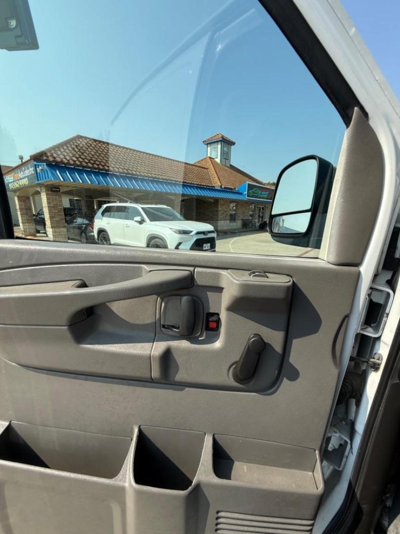 2014 WHITE GMC Savana G2500 Extended Cargo (1GTW7GCA7E1) with an 4.8L V8 OHV 16V FFV engine, 6-Speed Automatic transmission, located at 2401 E Main St., Grand Prairie, TX, 75050, (972) 262-4440, 32.748981, -96.969643 - Photo#15