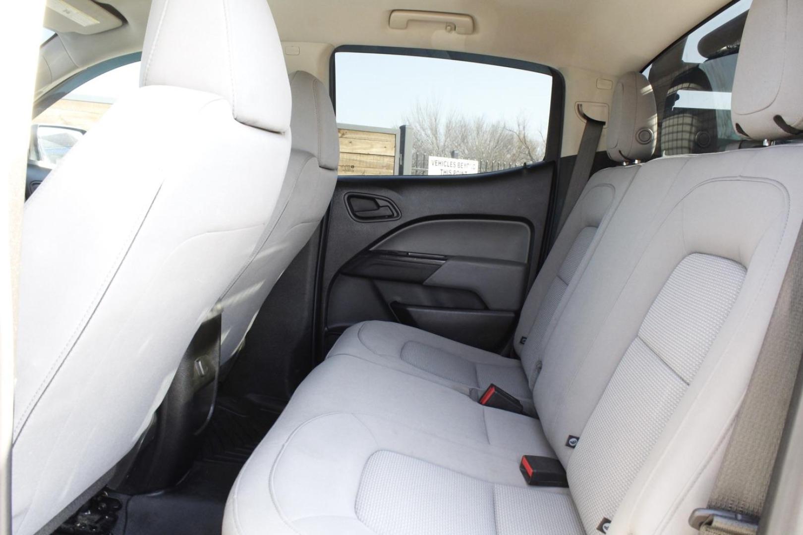 2019 silver Chevrolet Colorado Work Truck Crew Cab 4WD Short Box (1GCGTBEN3K1) with an 3.6L V6 DOHC 24V GAS engine, 6-Speed Automatic transmission, located at 2401 E Main St., Grand Prairie, TX, 75050, (972) 262-4440, 32.748981, -96.969643 - Photo#9