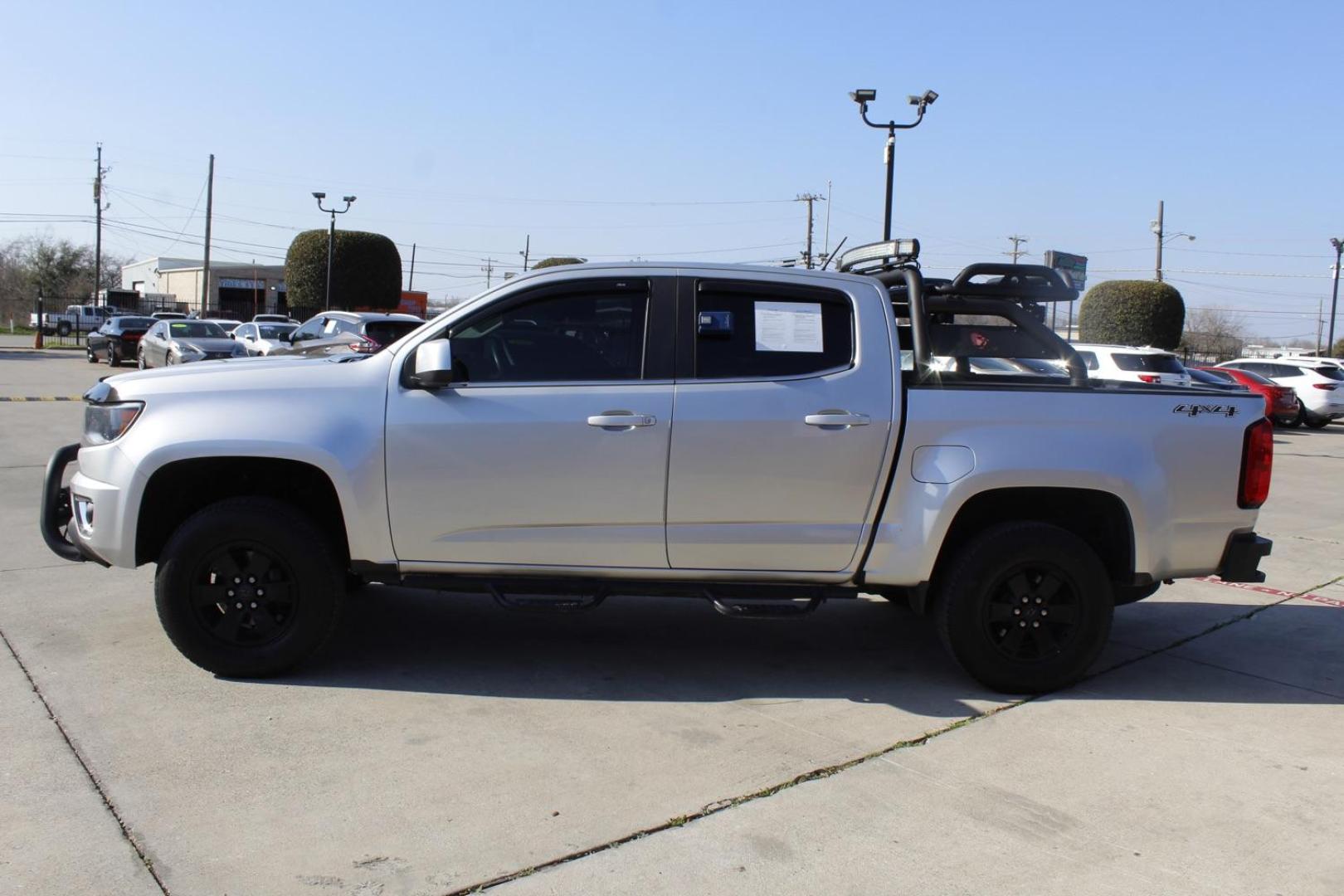 2019 silver Chevrolet Colorado Work Truck Crew Cab 4WD Short Box (1GCGTBEN3K1) with an 3.6L V6 DOHC 24V GAS engine, 6-Speed Automatic transmission, located at 2401 E Main St., Grand Prairie, TX, 75050, (972) 262-4440, 32.748981, -96.969643 - Photo#2