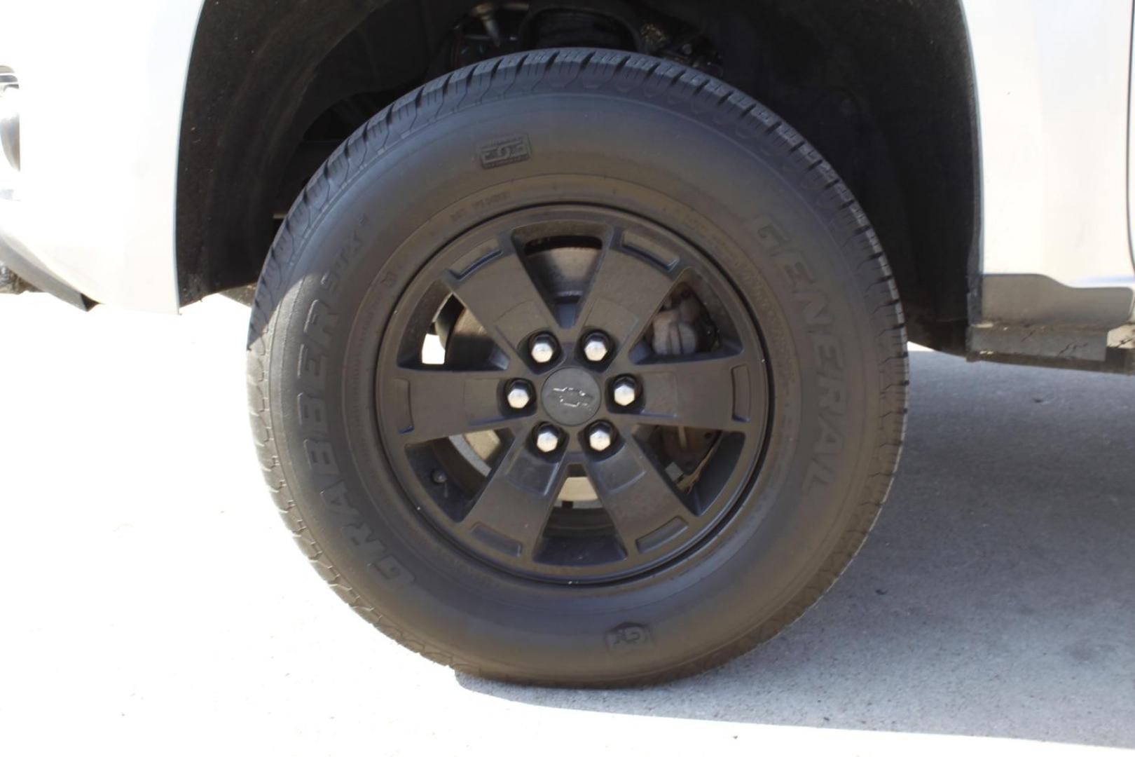 2019 silver Chevrolet Colorado Work Truck Crew Cab 4WD Short Box (1GCGTBEN3K1) with an 3.6L V6 DOHC 24V GAS engine, 6-Speed Automatic transmission, located at 2401 E Main St., Grand Prairie, TX, 75050, (972) 262-4440, 32.748981, -96.969643 - Photo#3