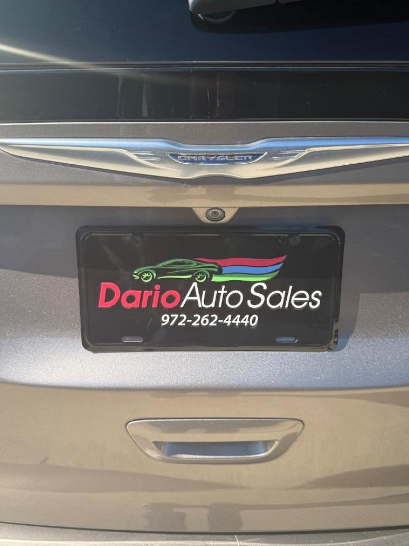 2017 Gray Chrysler Pacifica Touring-L (2C4RC1BG3HR) with an 3.6L V6 DOHC 24V engine, 9-Speed Automatic transmission, located at 2401 E Main St., Grand Prairie, TX, 75050, (972) 262-4440, 32.748981, -96.969643 - Photo#10