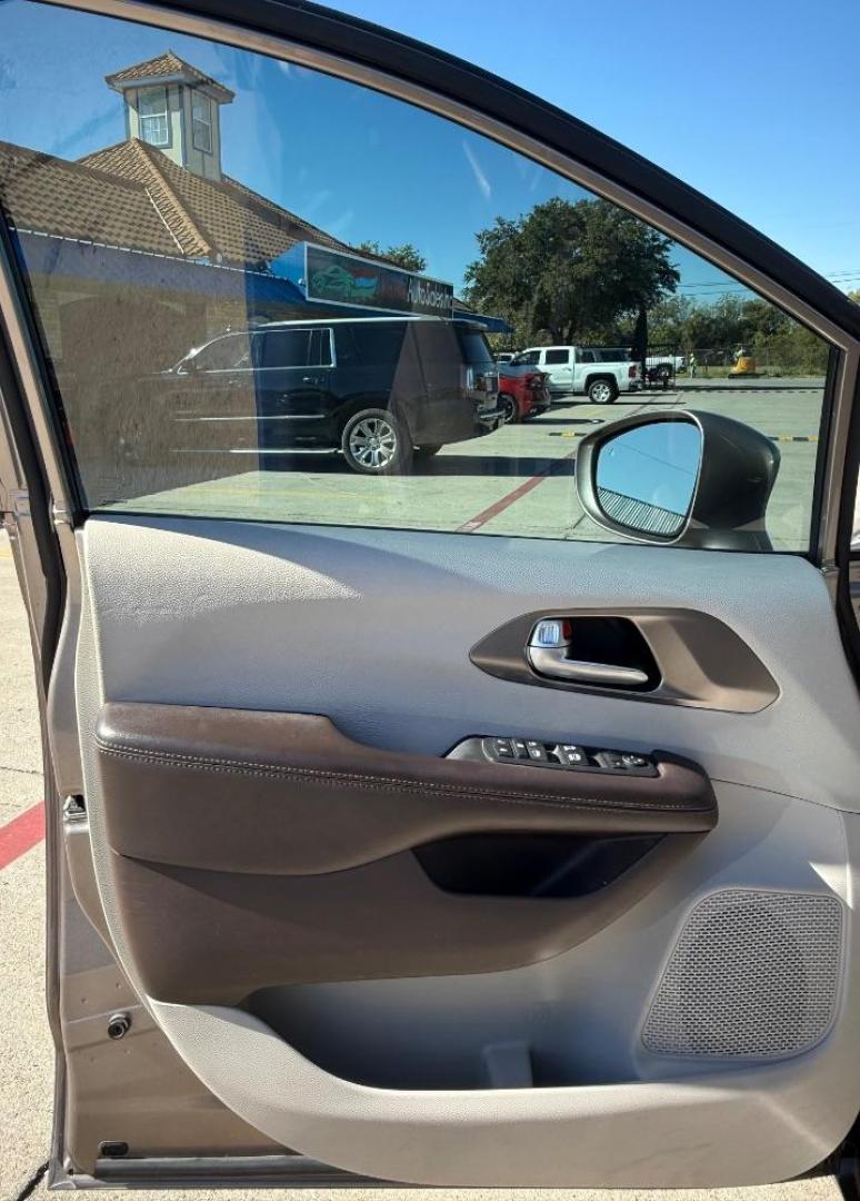 2017 Gray Chrysler Pacifica Touring-L (2C4RC1BG3HR) with an 3.6L V6 DOHC 24V engine, 9-Speed Automatic transmission, located at 2401 E Main St., Grand Prairie, TX, 75050, (972) 262-4440, 32.748981, -96.969643 - Photo#19