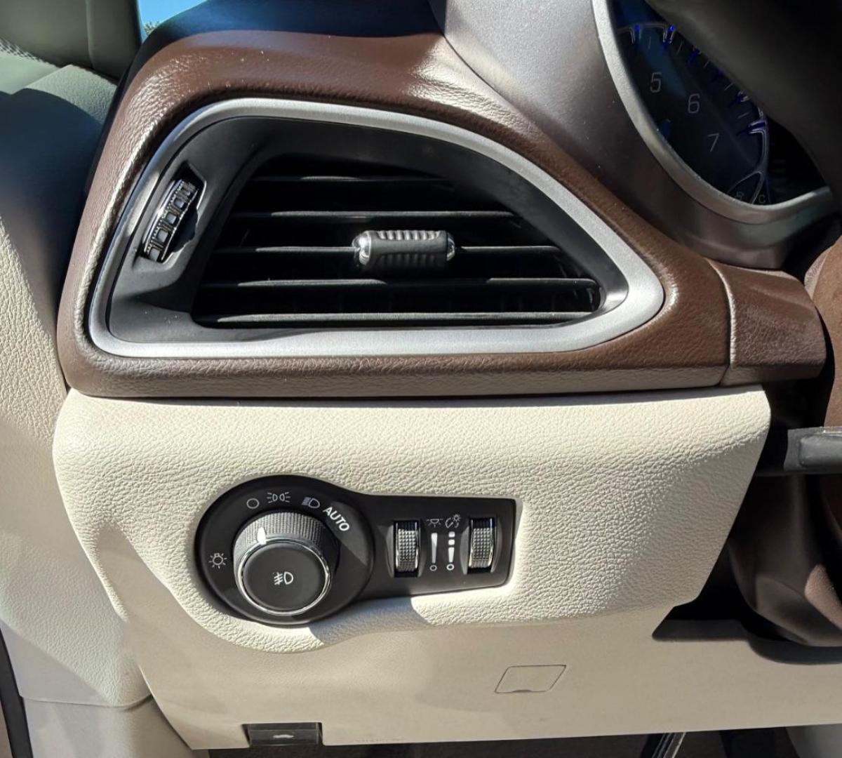 2017 Gray Chrysler Pacifica Touring-L (2C4RC1BG3HR) with an 3.6L V6 DOHC 24V engine, 9-Speed Automatic transmission, located at 2401 E Main St., Grand Prairie, TX, 75050, (972) 262-4440, 32.748981, -96.969643 - Photo#17