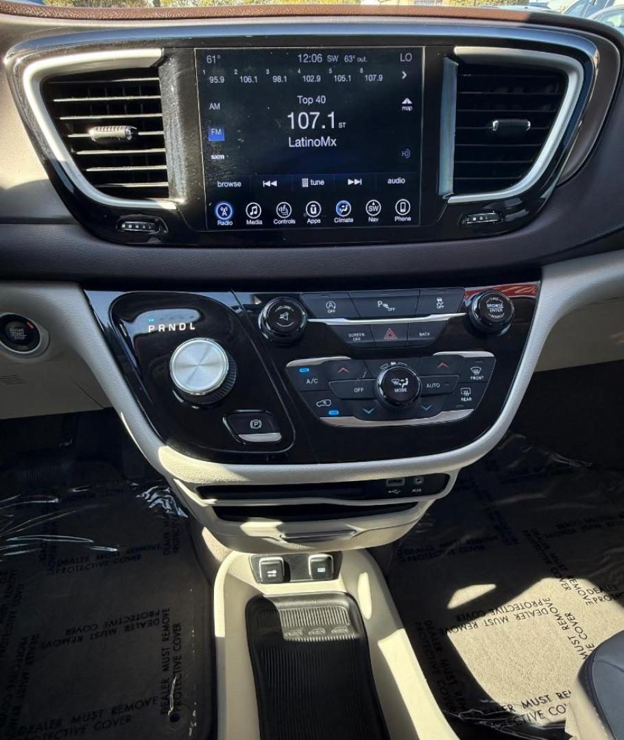 2017 Gray Chrysler Pacifica Touring-L (2C4RC1BG3HR) with an 3.6L V6 DOHC 24V engine, 9-Speed Automatic transmission, located at 2401 E Main St., Grand Prairie, TX, 75050, (972) 262-4440, 32.748981, -96.969643 - Photo#25