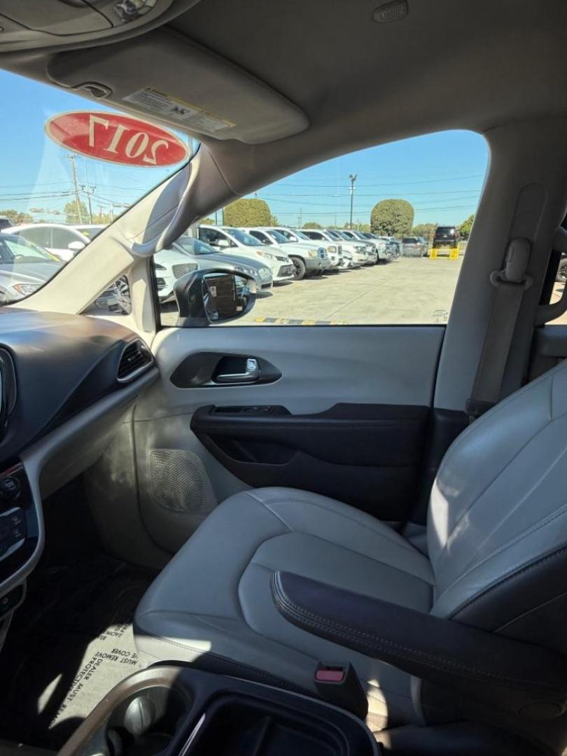 2017 Gray Chrysler Pacifica Touring-L (2C4RC1BG3HR) with an 3.6L V6 DOHC 24V engine, 9-Speed Automatic transmission, located at 2401 E Main St., Grand Prairie, TX, 75050, (972) 262-4440, 32.748981, -96.969643 - Photo#26