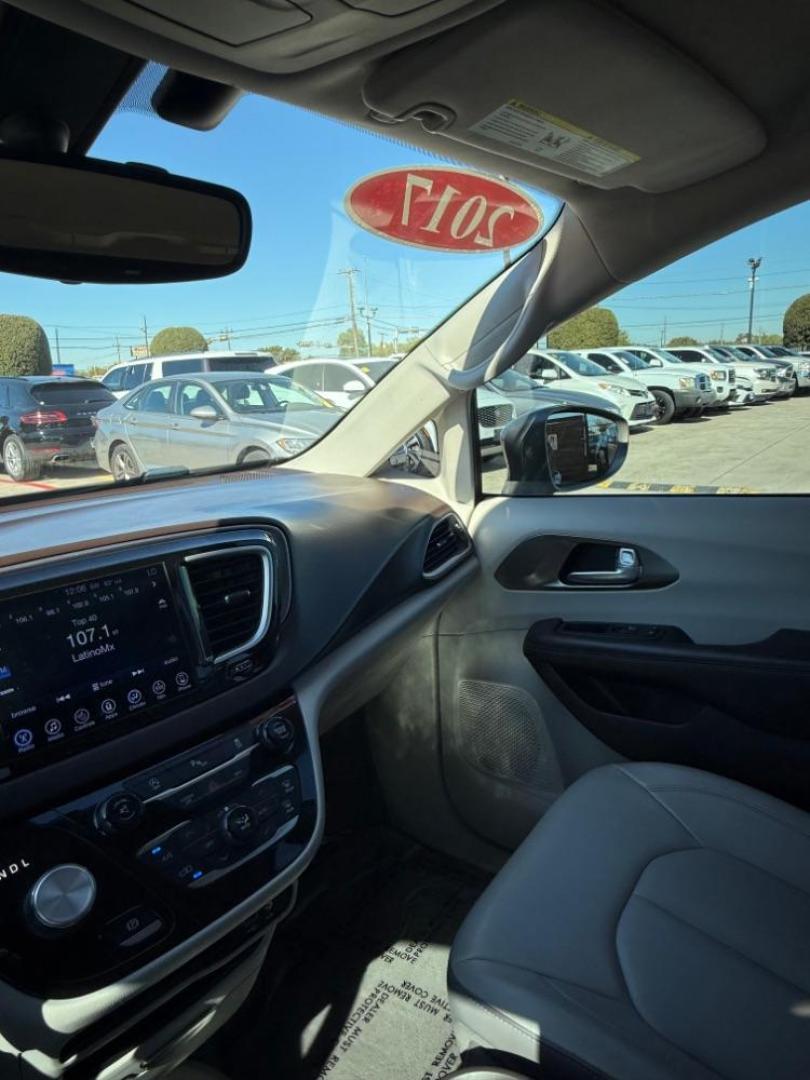 2017 Gray Chrysler Pacifica Touring-L (2C4RC1BG3HR) with an 3.6L V6 DOHC 24V engine, 9-Speed Automatic transmission, located at 2401 E Main St., Grand Prairie, TX, 75050, (972) 262-4440, 32.748981, -96.969643 - Photo#27