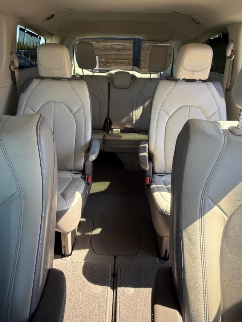 2017 Gray Chrysler Pacifica Touring-L (2C4RC1BG3HR) with an 3.6L V6 DOHC 24V engine, 9-Speed Automatic transmission, located at 2401 E Main St., Grand Prairie, TX, 75050, (972) 262-4440, 32.748981, -96.969643 - Photo#29