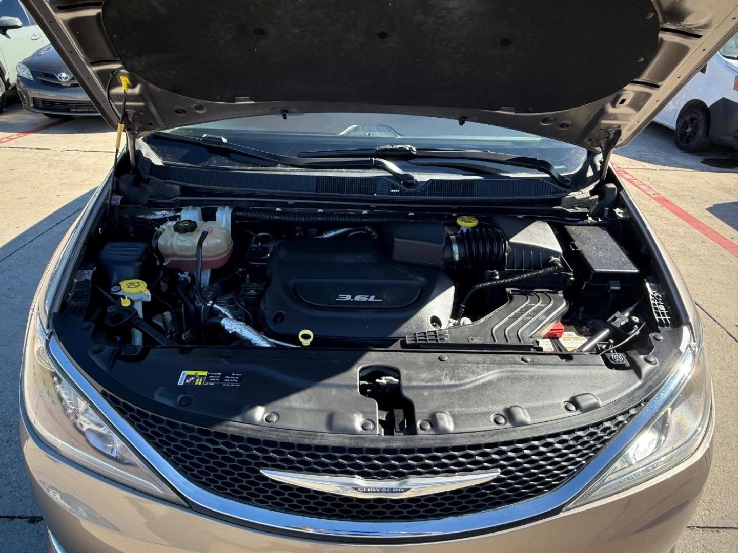 2017 Gray Chrysler Pacifica Touring-L (2C4RC1BG3HR) with an 3.6L V6 DOHC 24V engine, 9-Speed Automatic transmission, located at 2401 E Main St., Grand Prairie, TX, 75050, (972) 262-4440, 32.748981, -96.969643 - Photo#21