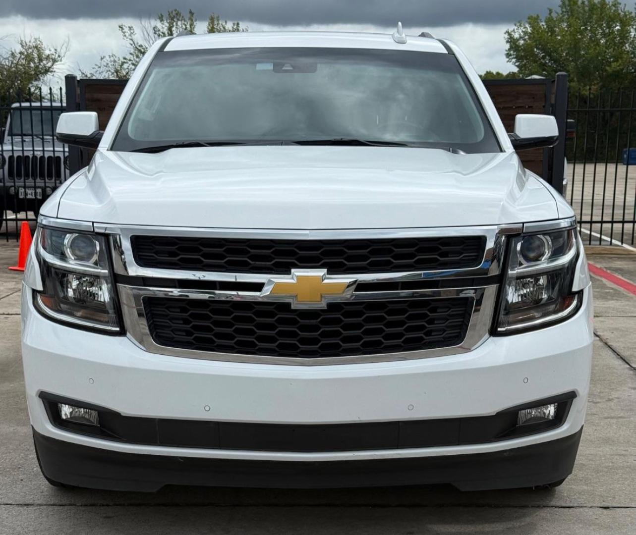 2015 White Chevrolet Tahoe LT (1GNSCBKC4FR) , located at 2401 E Main St., Grand Prairie, TX, 75050, (972) 262-4440, 32.748981, -96.969643 - Photo#1