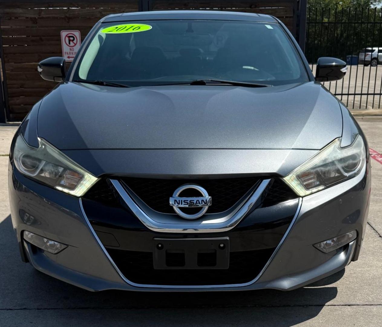 2016 Gray Nissan Maxima 3.5 SL (1N4AA6AP4GC) with an VQ 3.5L V-6 DOHC engine, located at 2401 E Main St., Grand Prairie, TX, 75050, (972) 262-4440, 32.748981, -96.969643 - Photo#1