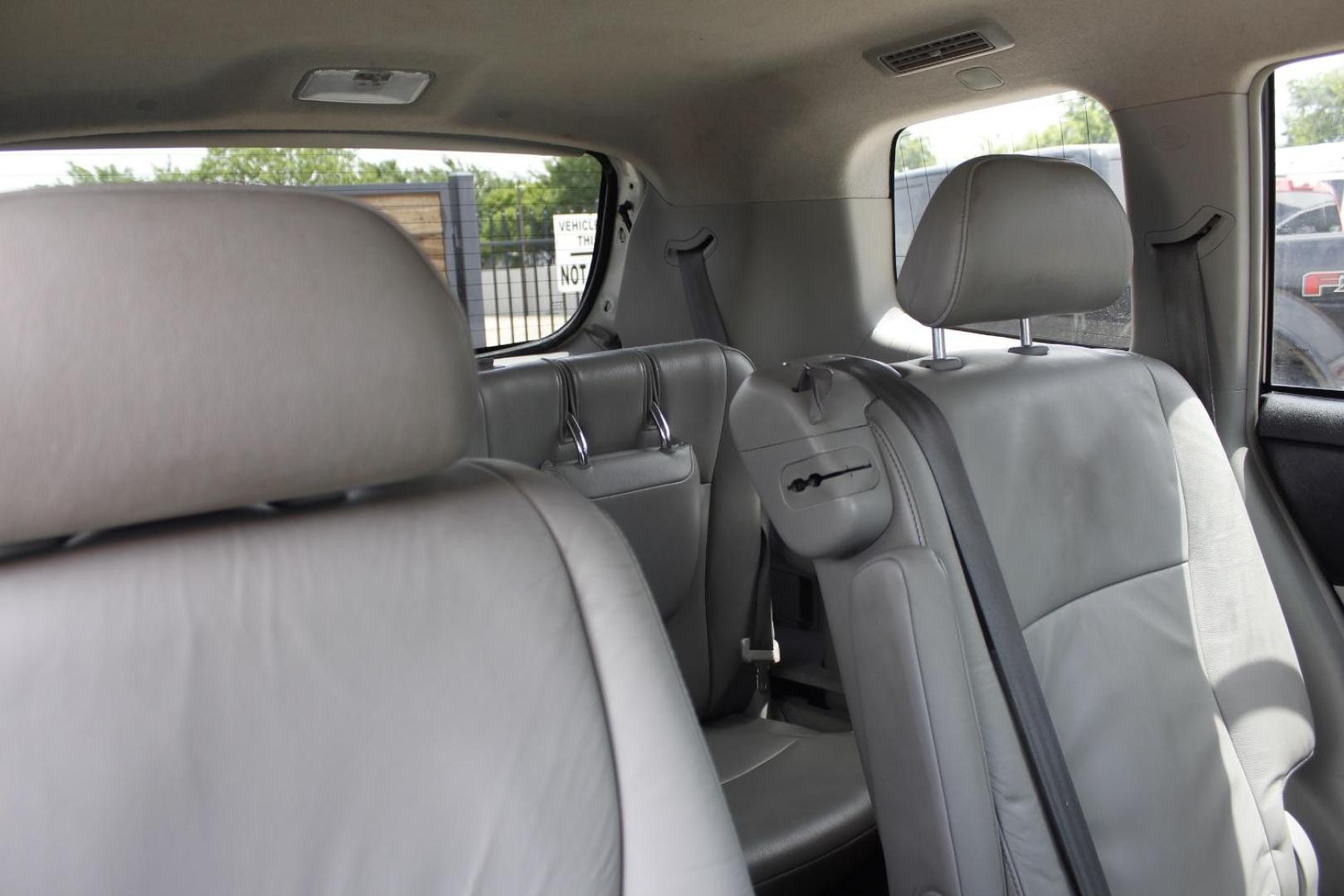 2011 White Toyota Highlander Base V6 | SE V6 (5TDZK3EH3BS) with an 3.5L V-6 DOHC engine, located at 2401 E Main St., Grand Prairie, TX, 75050, (972) 262-4440, 32.748981, -96.969643 - Photo#12