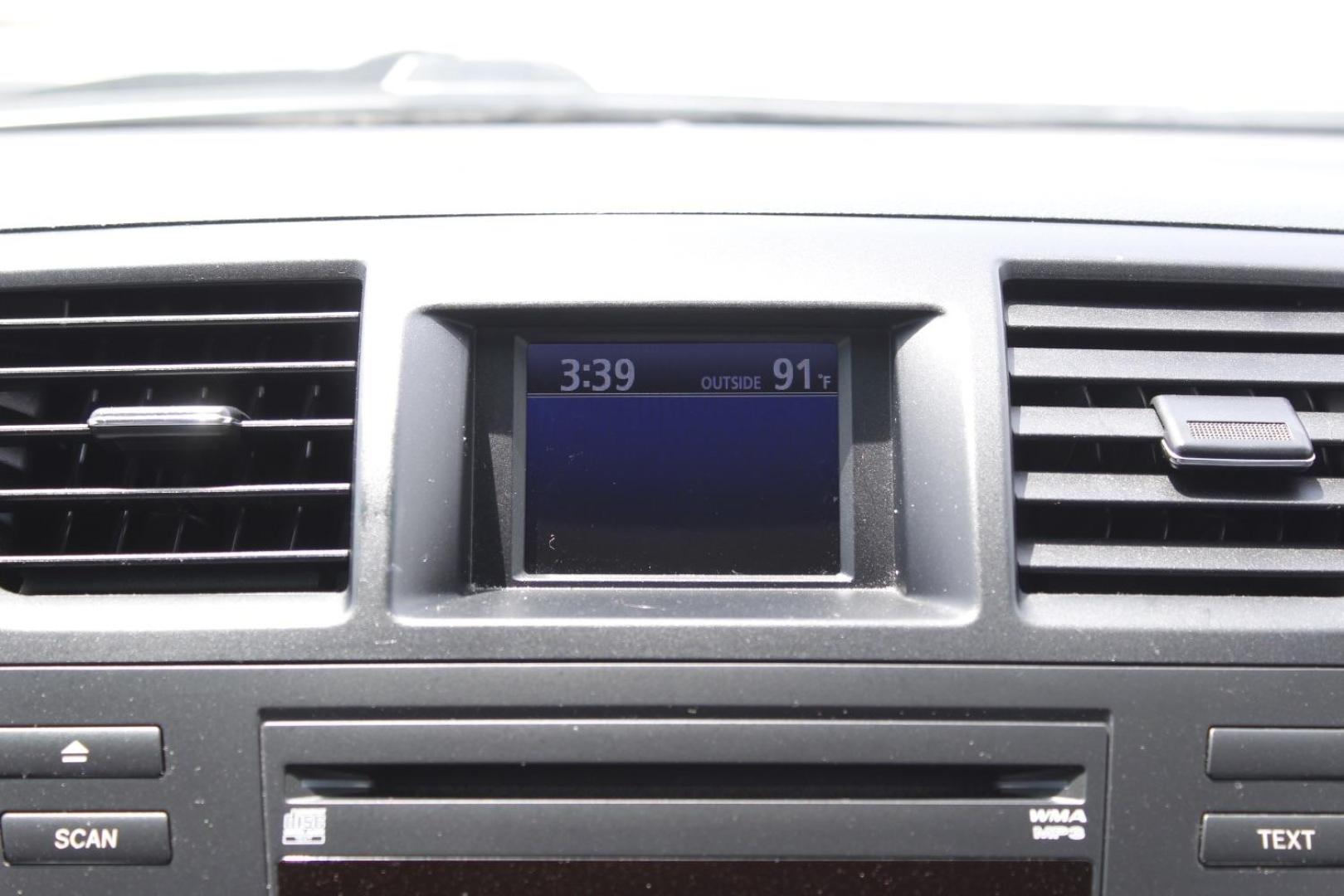 2011 White Toyota Highlander Base V6 | SE V6 (5TDZK3EH3BS) with an 3.5L V-6 DOHC engine, located at 2401 E Main St., Grand Prairie, TX, 75050, (972) 262-4440, 32.748981, -96.969643 - Photo#15