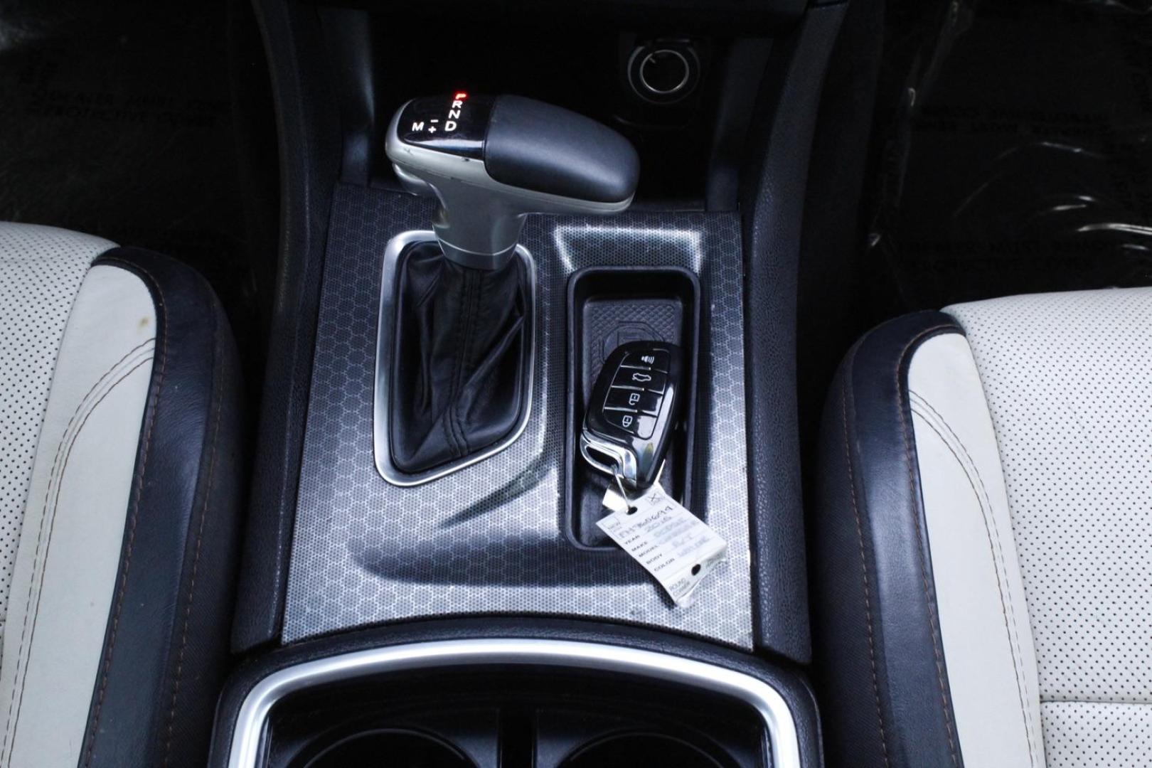 2015 White Dodge Charger R/T (2C3CDXCT1FH) with an HEMI 5.7L V-8 regular unleaded engine, located at 2401 E Main St., Grand Prairie, TX, 75050, (972) 262-4440, 32.748981, -96.969643 - Photo#19