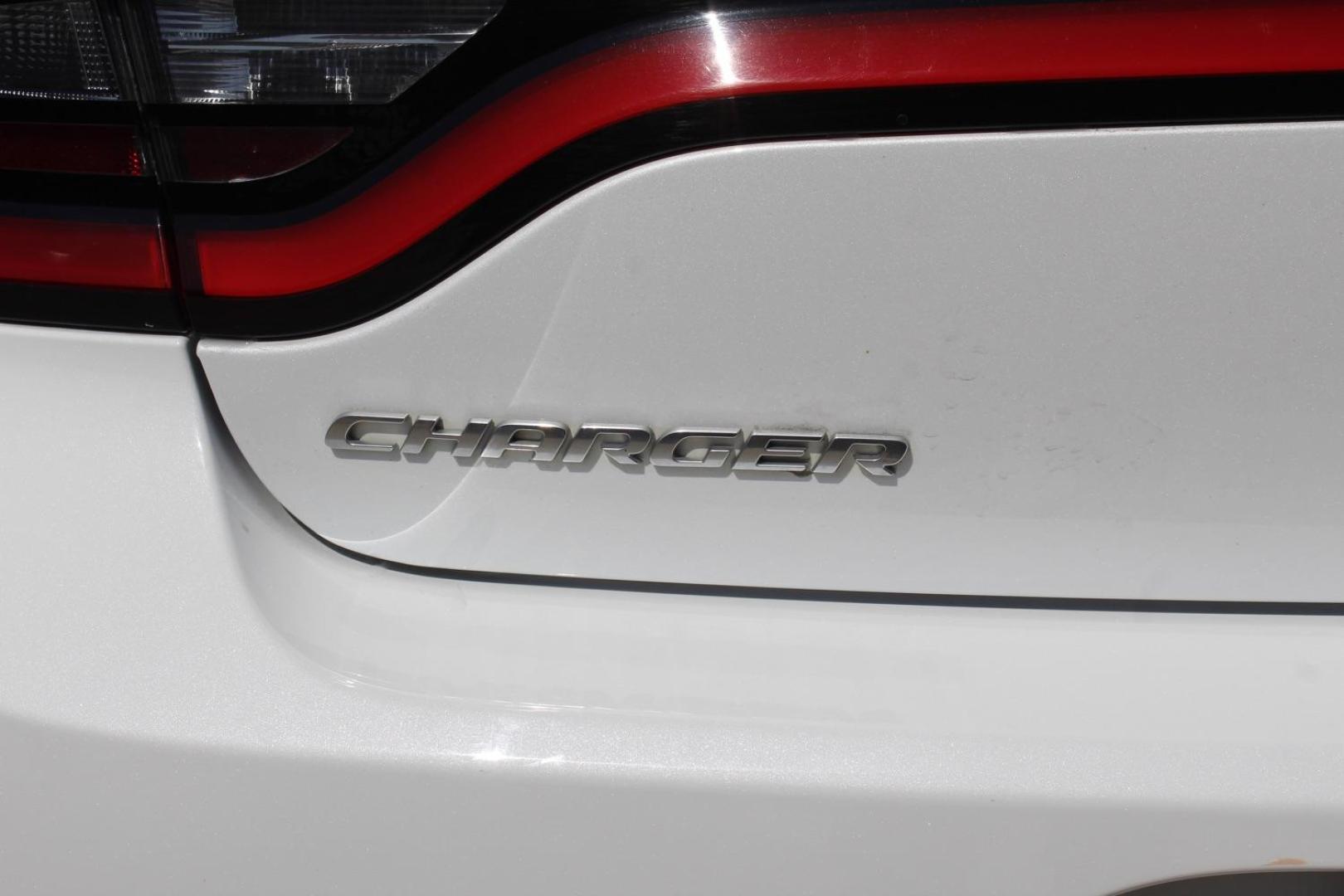 2015 White Dodge Charger R/T (2C3CDXCT1FH) with an HEMI 5.7L V-8 regular unleaded engine, located at 2401 E Main St., Grand Prairie, TX, 75050, (972) 262-4440, 32.748981, -96.969643 - Photo#6