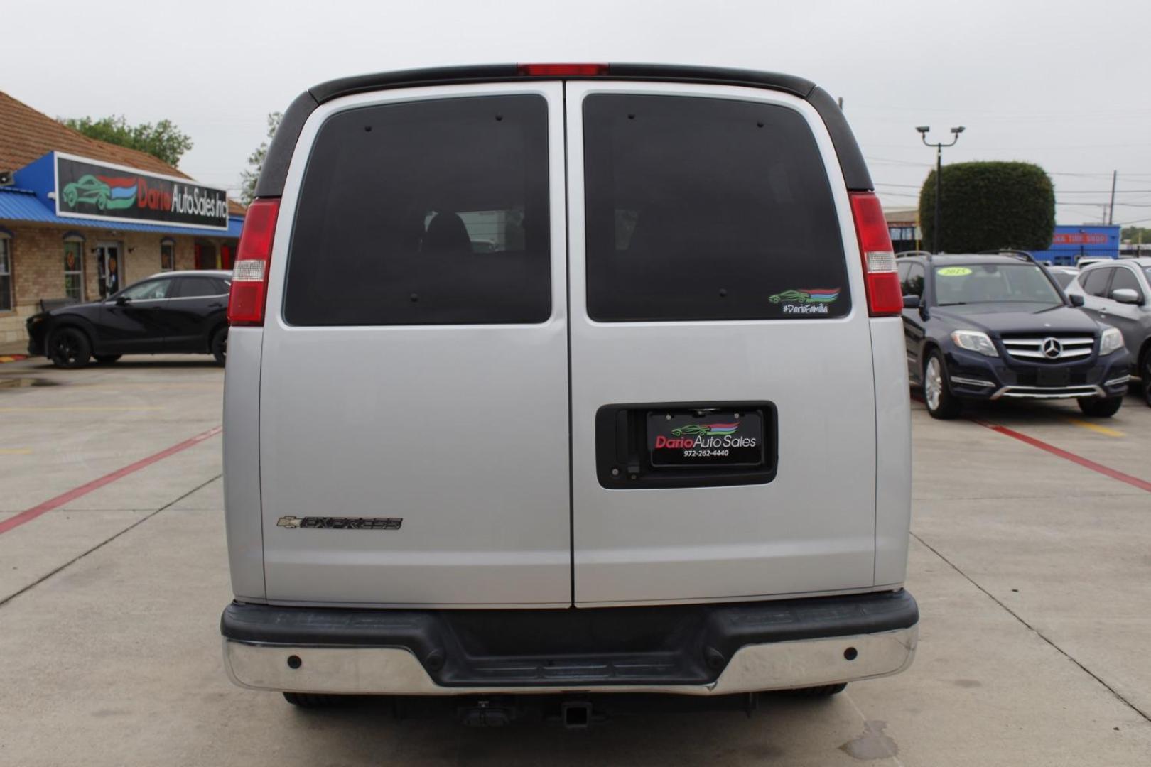 2019 Silver Chevrolet Express 2500 LT (1GAWGFFG5K1) with an 6.0L engine, located at 2401 E Main St., Grand Prairie, TX, 75050, (972) 262-4440, 32.748981, -96.969643 - Photo#5