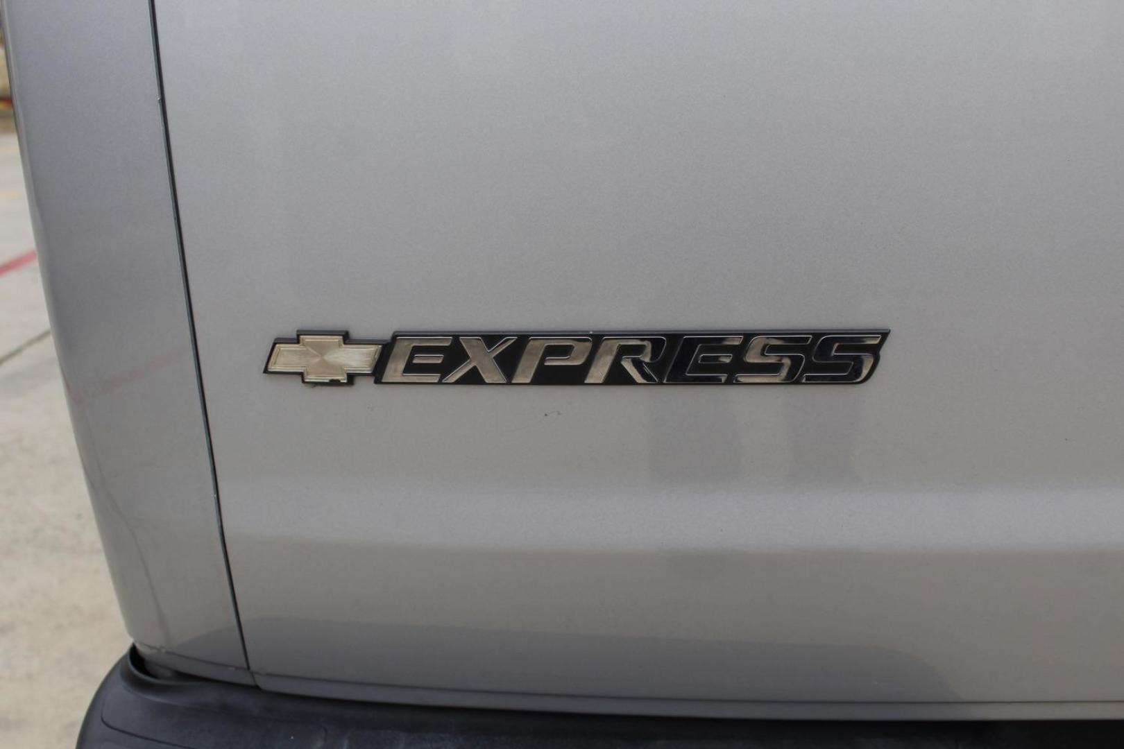 2019 Silver Chevrolet Express 2500 LT (1GAWGFFG5K1) with an 6.0L engine, located at 2401 E Main St., Grand Prairie, TX, 75050, (972) 262-4440, 32.748981, -96.969643 - Photo#6