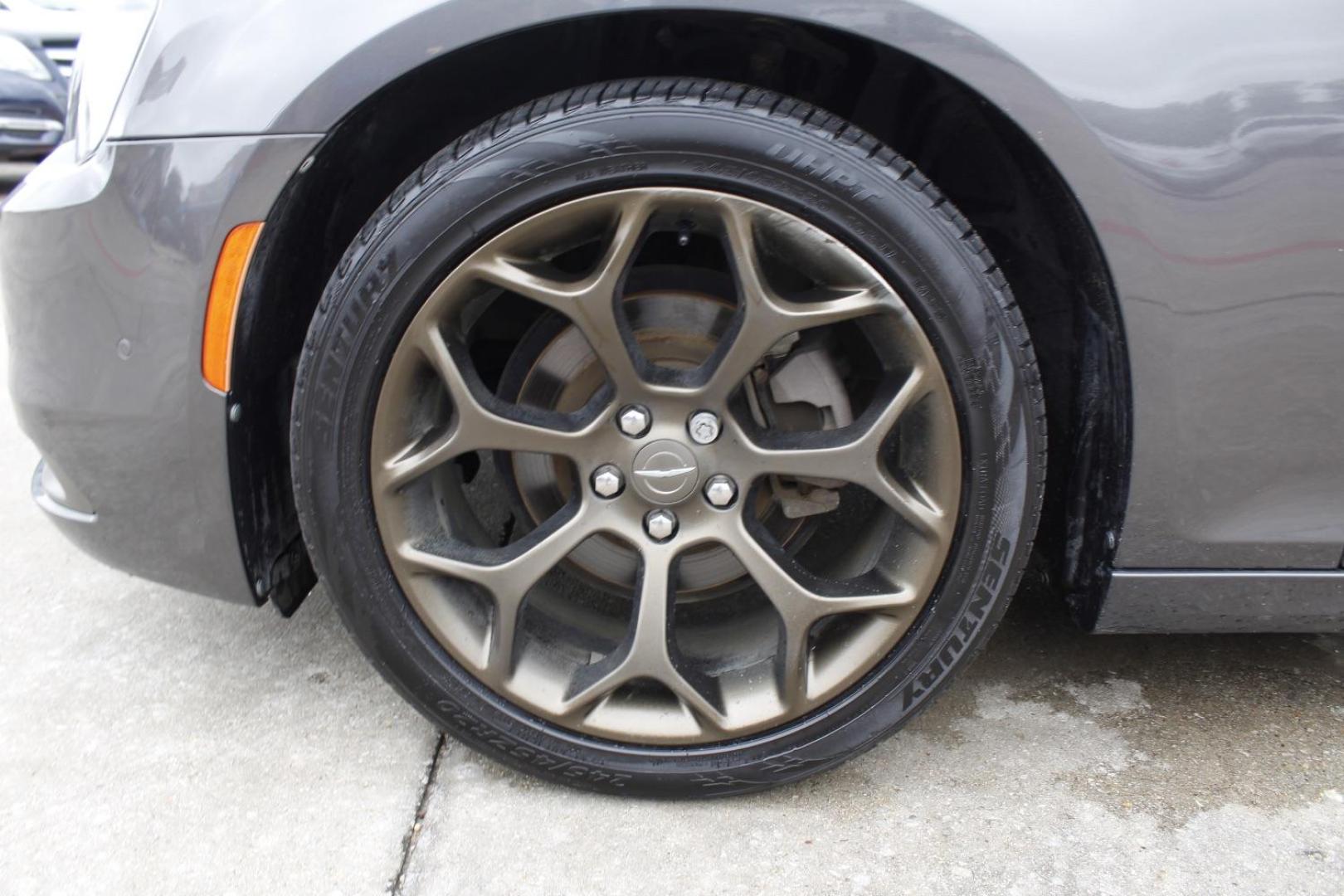 2016 Gray Chrysler 300 300S Alloy Edition (2C3CCABG2GH) with an 3.6L engine, located at 2401 E Main St., Grand Prairie, TX, 75050, (972) 262-4440, 32.748981, -96.969643 - Photo#3