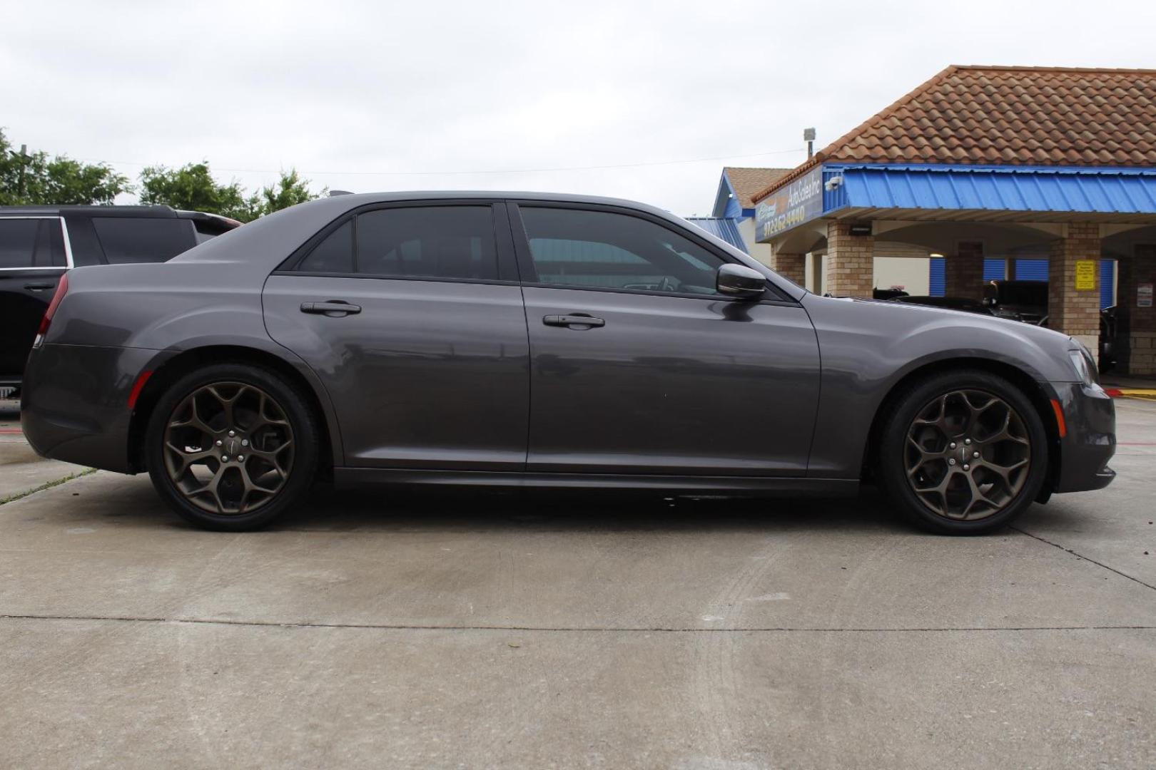 2016 Gray Chrysler 300 300S Alloy Edition (2C3CCABG2GH) with an 3.6L engine, located at 2401 E Main St., Grand Prairie, TX, 75050, (972) 262-4440, 32.748981, -96.969643 - Photo#8