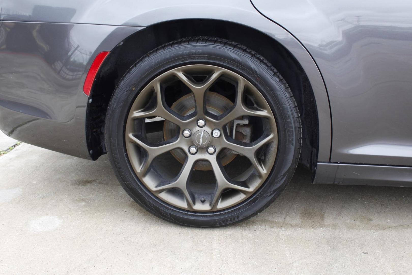 2016 Gray Chrysler 300 300S Alloy Edition (2C3CCABG2GH) with an 3.6L engine, located at 2401 E Main St., Grand Prairie, TX, 75050, (972) 262-4440, 32.748981, -96.969643 - Photo#10