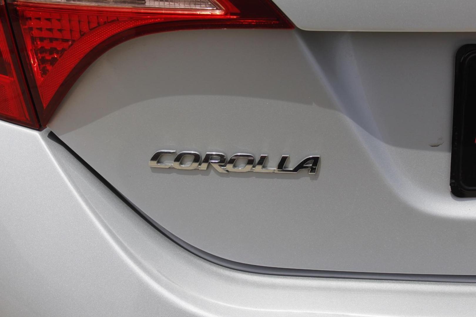 2017 Silver Toyota Corolla LE (5YFBURHE7HP) with an 1.8L I-4 DOHC engine, located at 2401 E Main St., Grand Prairie, TX, 75050, (972) 262-4440, 32.748981, -96.969643 - Photo#6