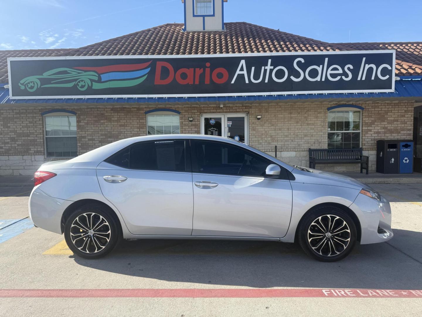 2017 Silver Toyota Corolla (5YFBURHE7HP) with an 1.8L I-4 DOHC engine, located at 2401 E Main St., Grand Prairie, TX, 75050, (972) 262-4440, 32.748981, -96.969643 - Photo#2