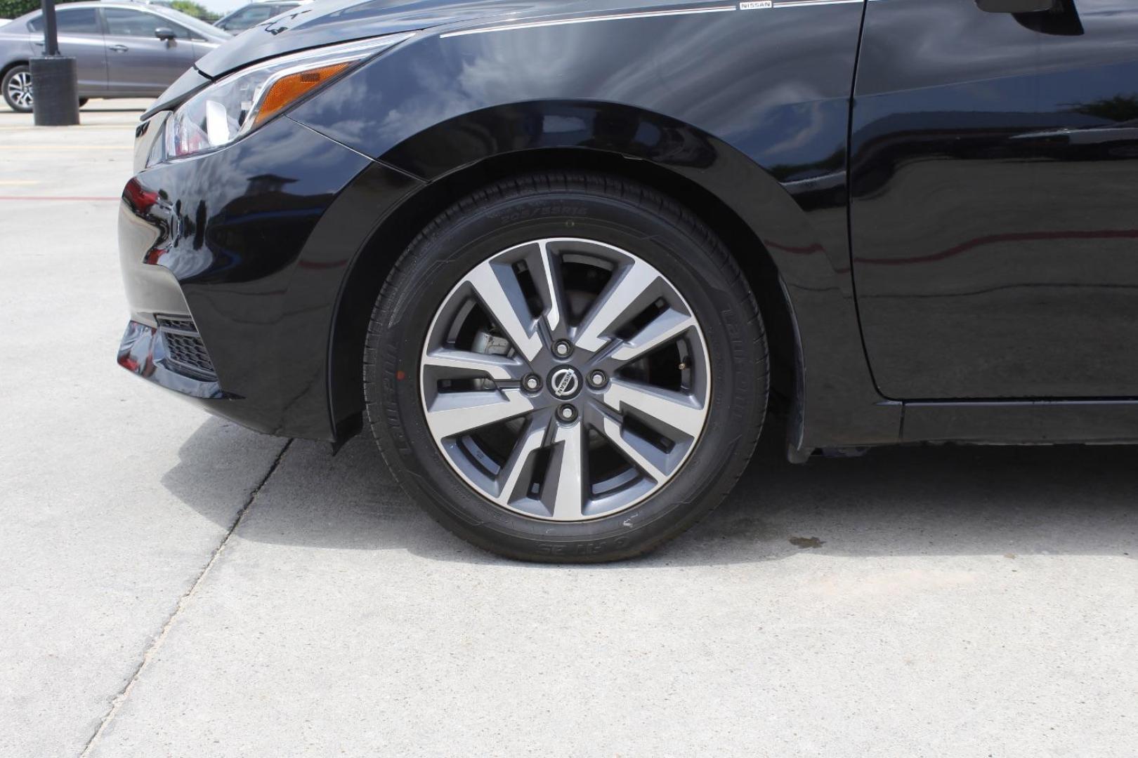 2020 Black Nissan Versa SV Xtronic CVT (3N1CN8EV3LL) with an 1.6L I-4 DOHC engine, located at 2401 E Main St., Grand Prairie, TX, 75050, (972) 262-4440, 32.748981, -96.969643 - Photo#3