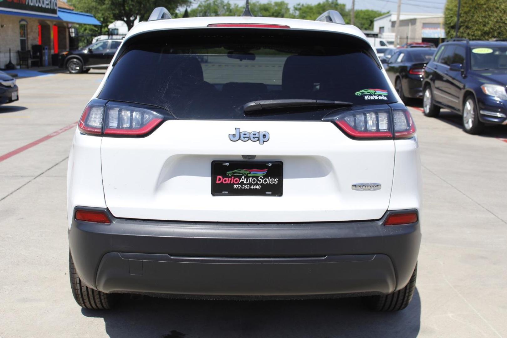 2019 White Jeep Cherokee Latitude Plus FWD (1C4PJLLB0KD) with an 2L I-4 gasoline direct injection engine, located at 2401 E Main St., Grand Prairie, TX, 75050, (972) 262-4440, 32.748981, -96.969643 - Photo#5