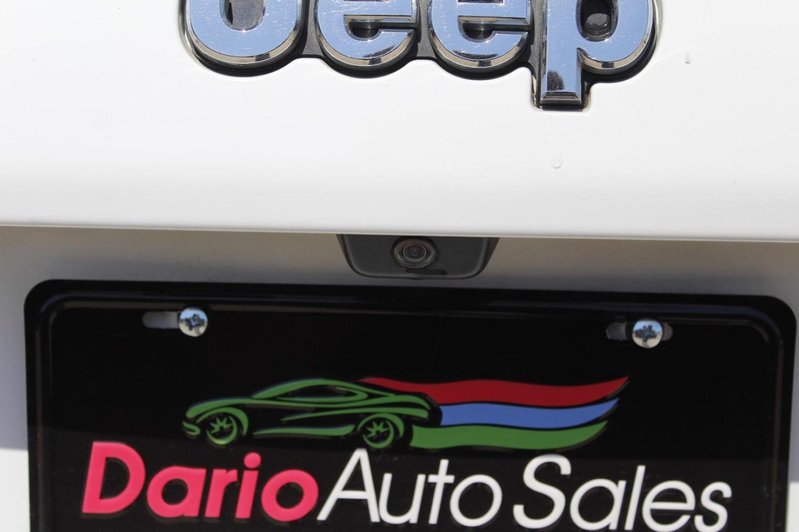 2019 White Jeep Cherokee Latitude Plus FWD (1C4PJLLB0KD) with an 2L I-4 gasoline direct injection engine, located at 2401 E Main St., Grand Prairie, TX, 75050, (972) 262-4440, 32.748981, -96.969643 - Photo#6