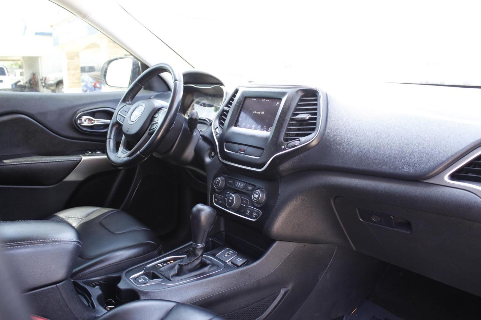 2019 White Jeep Cherokee Latitude Plus FWD (1C4PJLLB0KD) with an 2L I-4 gasoline direct injection engine, located at 2401 E Main St., Grand Prairie, TX, 75050, (972) 262-4440, 32.748981, -96.969643 - Photo#13