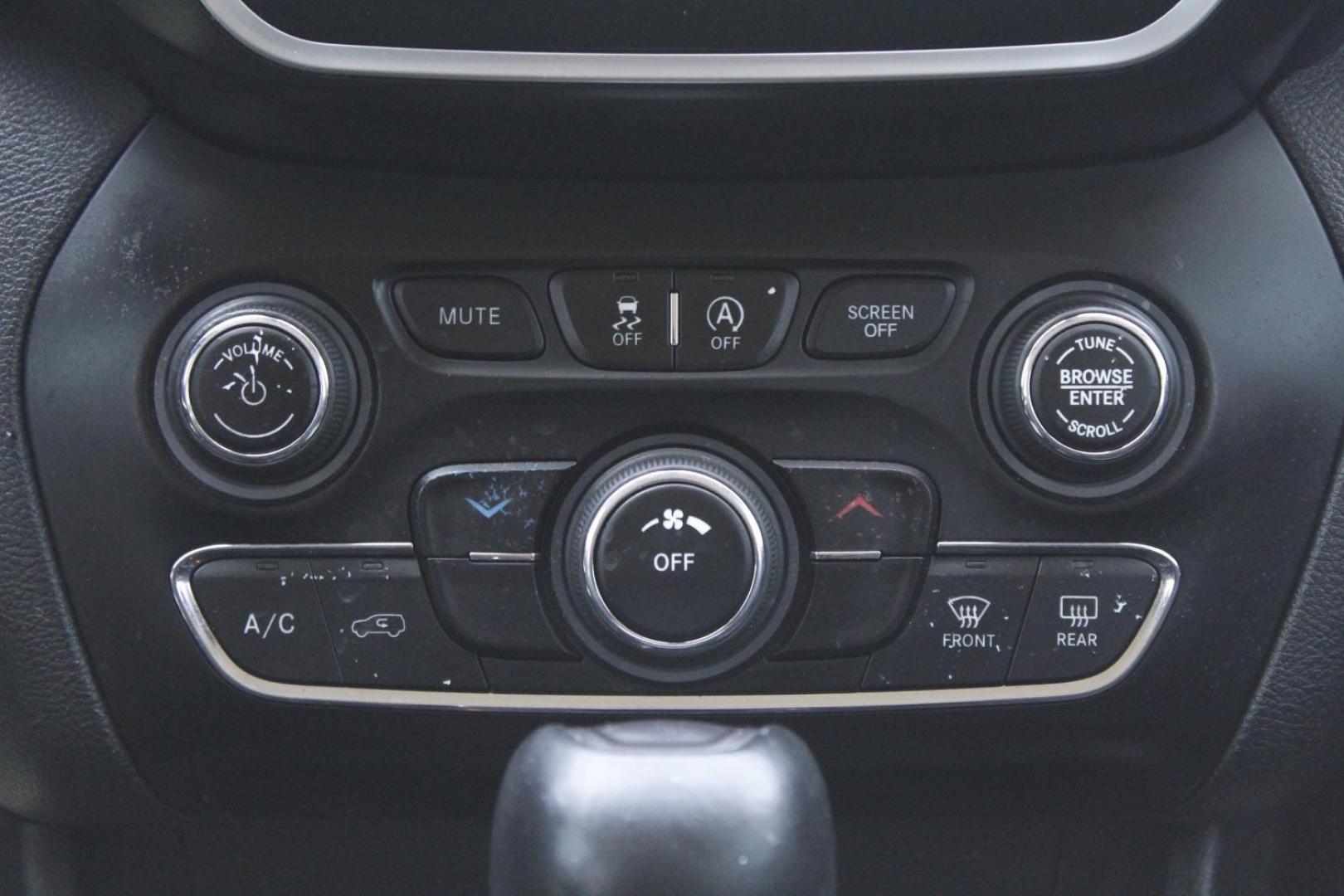 2019 White Jeep Cherokee Latitude Plus FWD (1C4PJLLB0KD) with an 2L I-4 gasoline direct injection engine, located at 2401 E Main St., Grand Prairie, TX, 75050, (972) 262-4440, 32.748981, -96.969643 - Photo#17