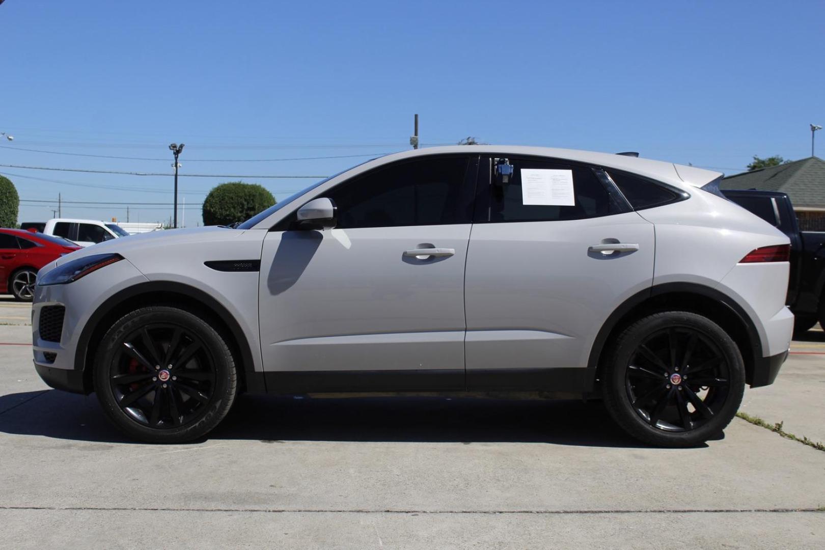 2020 White Jaguar E-PACE SE P250 AWD Automatic (SADFP2FX7L1) with an Ingenium 2L I-4 gasoline direct injection engine, located at 2401 E Main St., Grand Prairie, TX, 75050, (972) 262-4440, 32.748981, -96.969643 - Photo#2