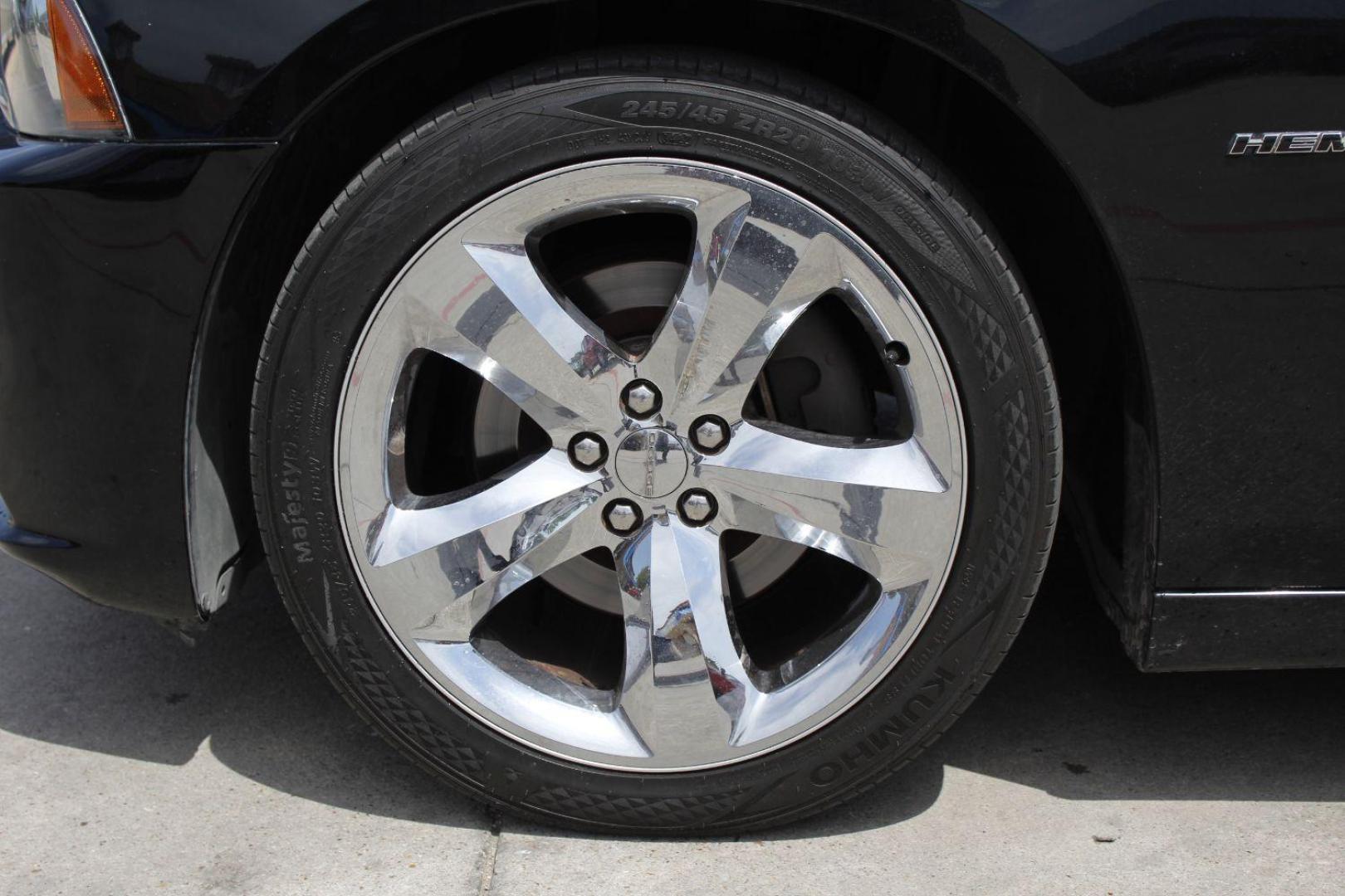 2013 Black Dodge Charger R/T (2C3CDXCT7DH) with an HEMI 5.7L V-8 variable valve control engine, located at 2401 E Main St., Grand Prairie, TX, 75050, (972) 262-4440, 32.748981, -96.969643 - Photo#4