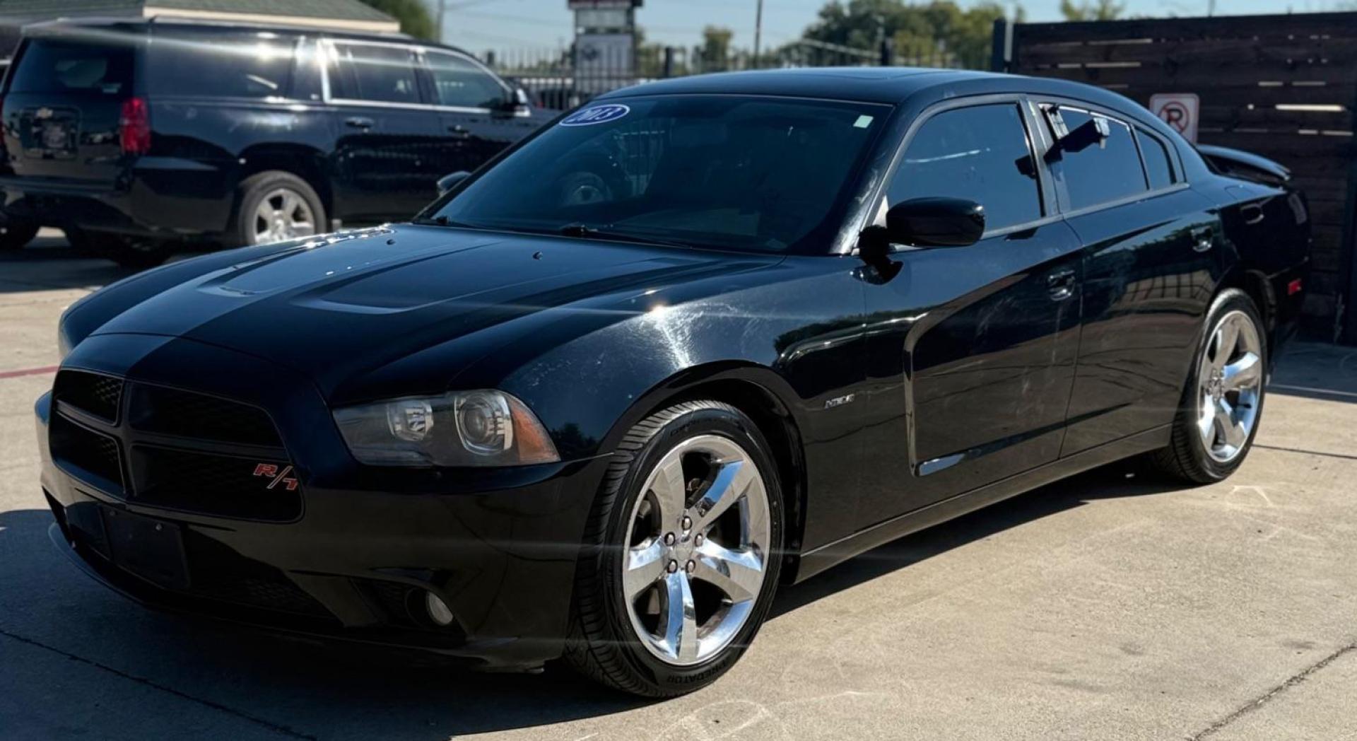 2013 Black Dodge Charger R/T (2C3CDXCT7DH) with an HEMI 5.7L V-8 variab engine, located at 2401 E Main St., Grand Prairie, TX, 75050, (972) 262-4440, 32.748981, -96.969643 - Photo#2