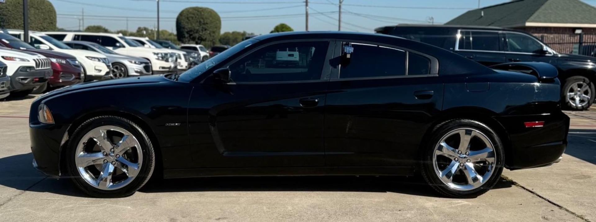 2013 Black Dodge Charger R/T (2C3CDXCT7DH) with an HEMI 5.7L V-8 variab engine, located at 2401 E Main St., Grand Prairie, TX, 75050, (972) 262-4440, 32.748981, -96.969643 - Photo#4
