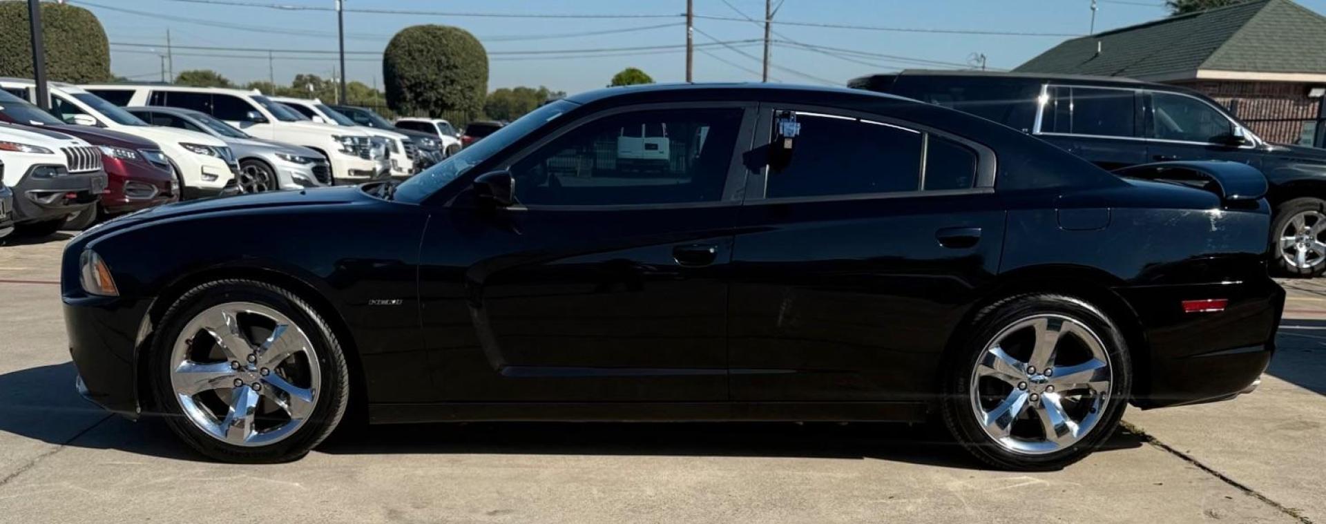 2013 Black Dodge Charger R/T (2C3CDXCT7DH) with an HEMI 5.7L V-8 variab engine, located at 2401 E Main St., Grand Prairie, TX, 75050, (972) 262-4440, 32.748981, -96.969643 - Photo#5