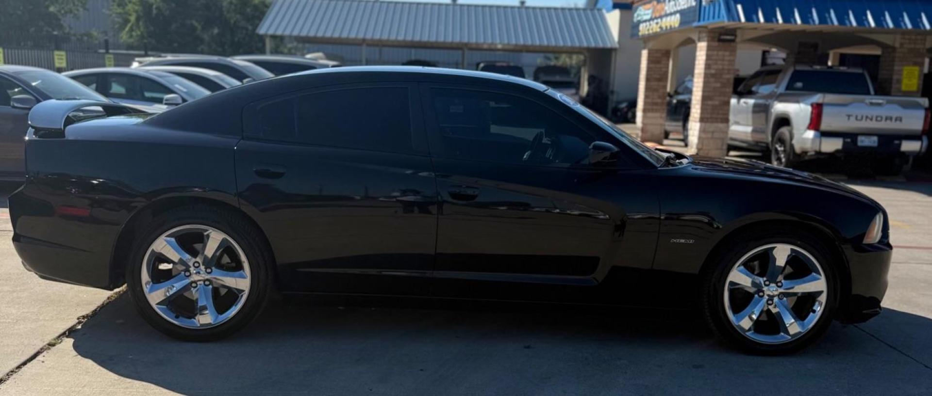 2013 Black Dodge Charger R/T (2C3CDXCT7DH) with an HEMI 5.7L V-8 variab engine, located at 2401 E Main St., Grand Prairie, TX, 75050, (972) 262-4440, 32.748981, -96.969643 - Photo#13