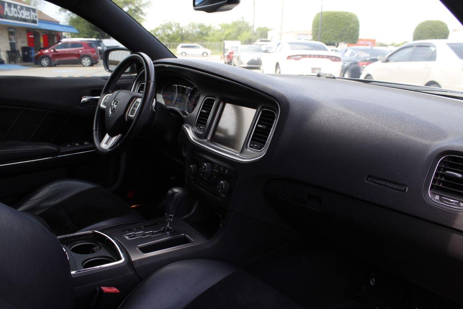 2013 Black Dodge Charger R/T (2C3CDXCT7DH) with an HEMI 5.7L V-8 variable valve control engine, located at 2401 E Main St., Grand Prairie, TX, 75050, (972) 262-4440, 32.748981, -96.969643 - Photo#15