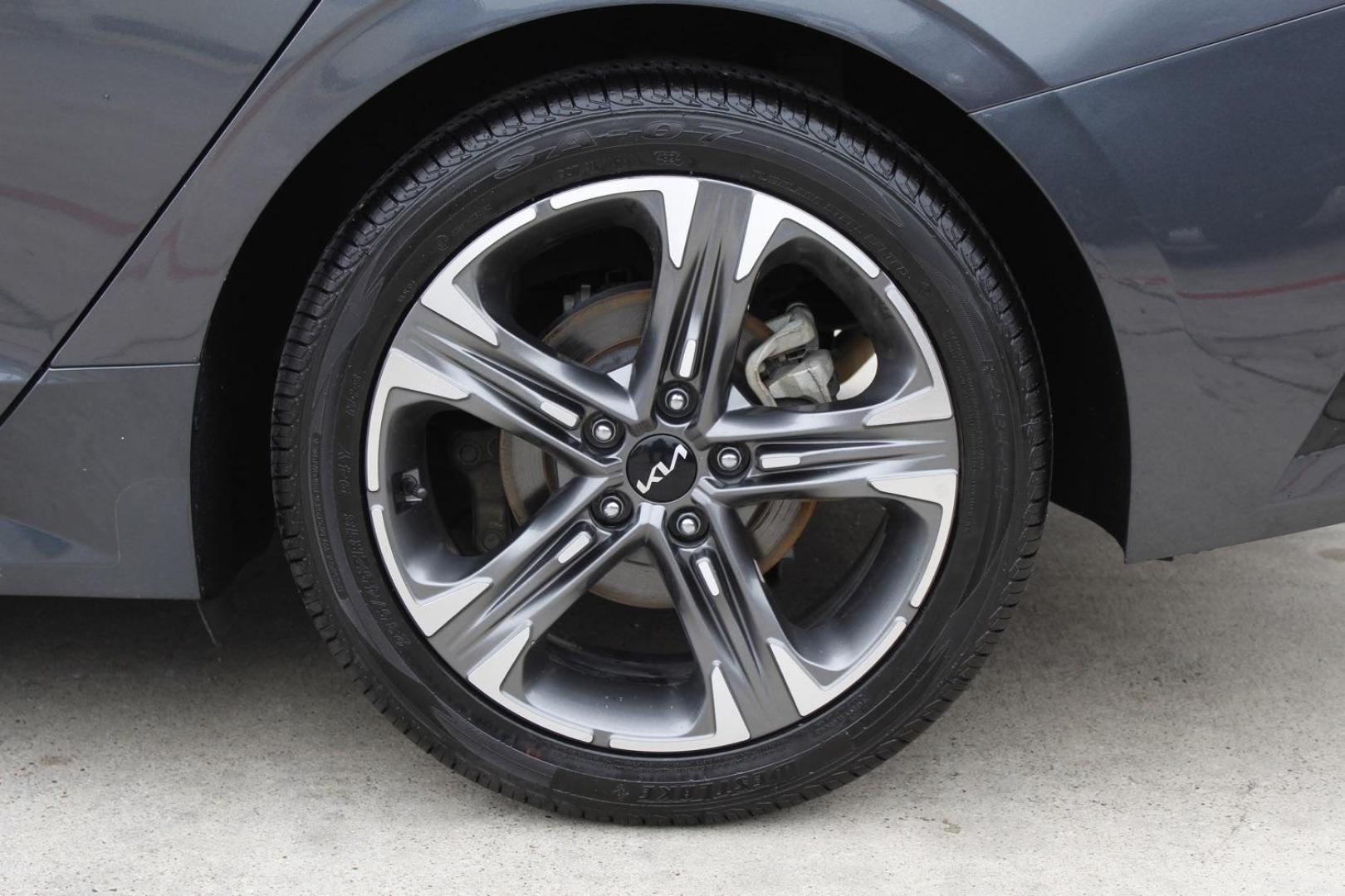 2022 Gray Kia K5 EX (5XXG34J21NG) with an Gamma-II 1.6L I-4 gasoline direct injection engine, located at 2401 E Main St., Grand Prairie, TX, 75050, (972) 262-4440, 32.748981, -96.969643 - Photo#4