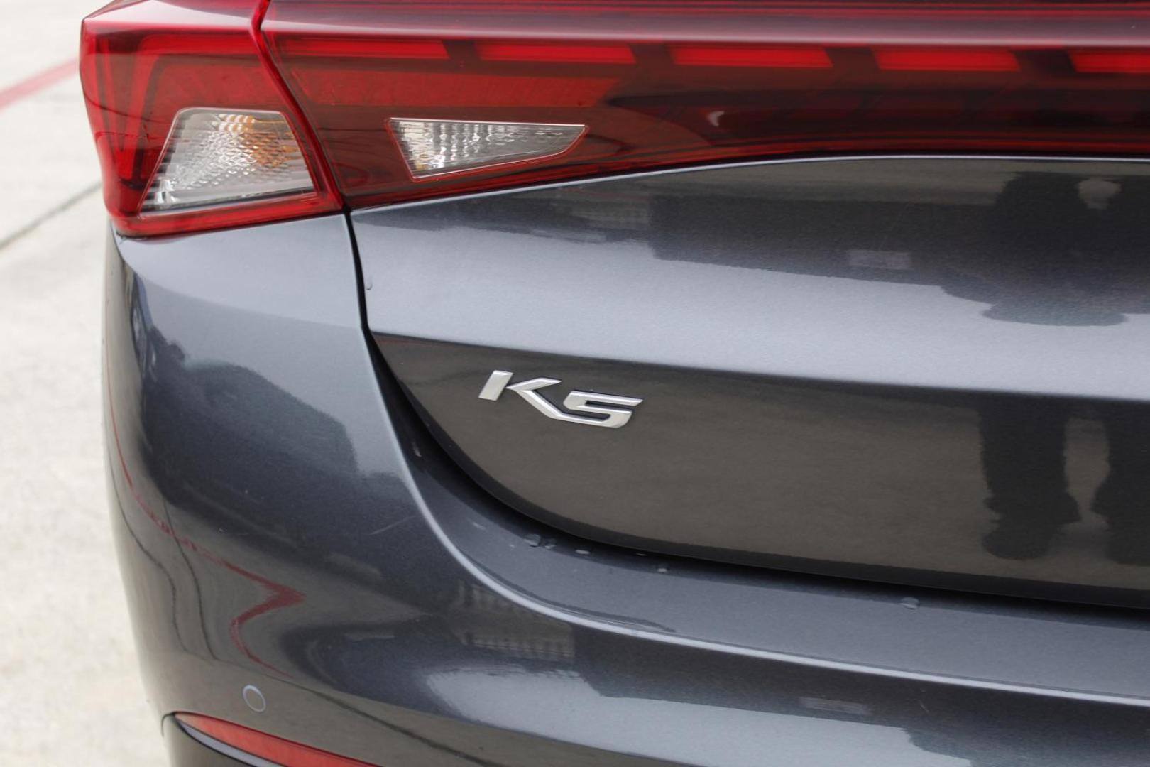 2022 Gray Kia K5 EX (5XXG34J21NG) with an Gamma-II 1.6L I-4 gasoline direct injection engine, located at 2401 E Main St., Grand Prairie, TX, 75050, (972) 262-4440, 32.748981, -96.969643 - Photo#6