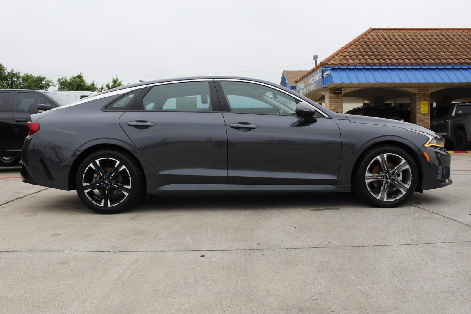 2022 Gray Kia K5 EX (5XXG34J21NG) with an Gamma-II 1.6L I-4 gasoline direct injection engine, located at 2401 E Main St., Grand Prairie, TX, 75050, (972) 262-4440, 32.748981, -96.969643 - Photo#8