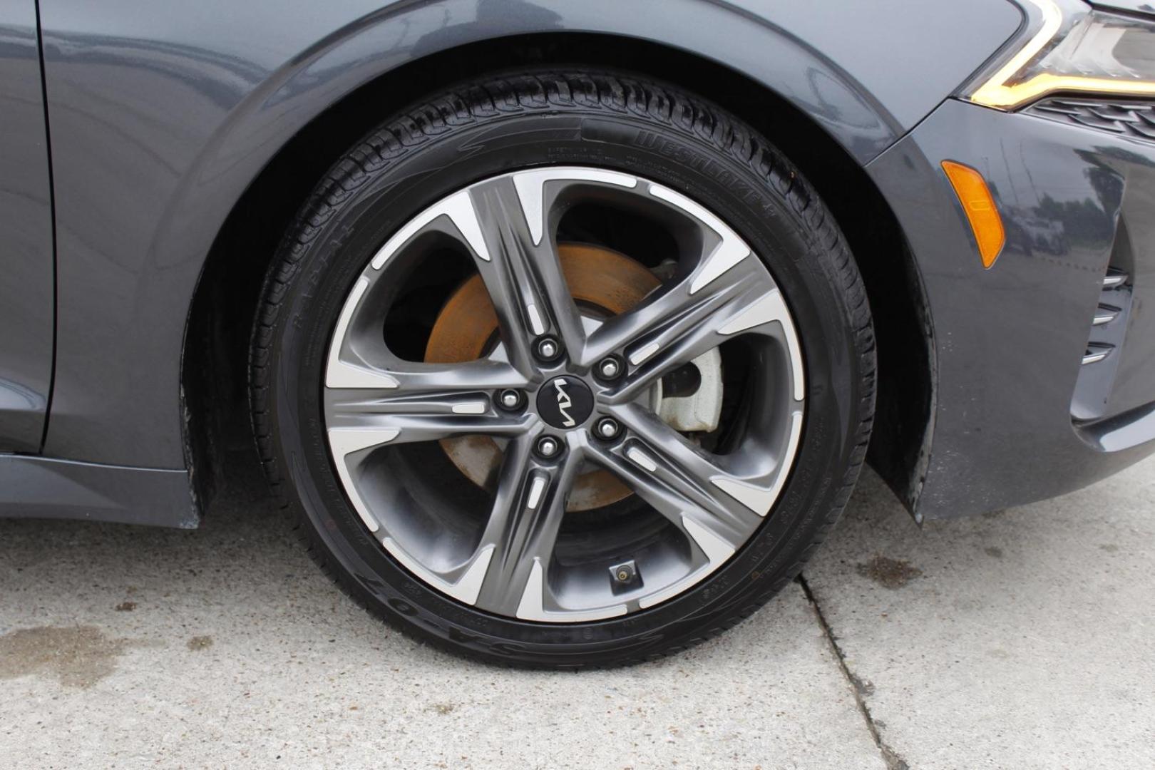 2022 Gray Kia K5 EX (5XXG34J21NG) with an Gamma-II 1.6L I-4 gasoline direct injection engine, located at 2401 E Main St., Grand Prairie, TX, 75050, (972) 262-4440, 32.748981, -96.969643 - Photo#9